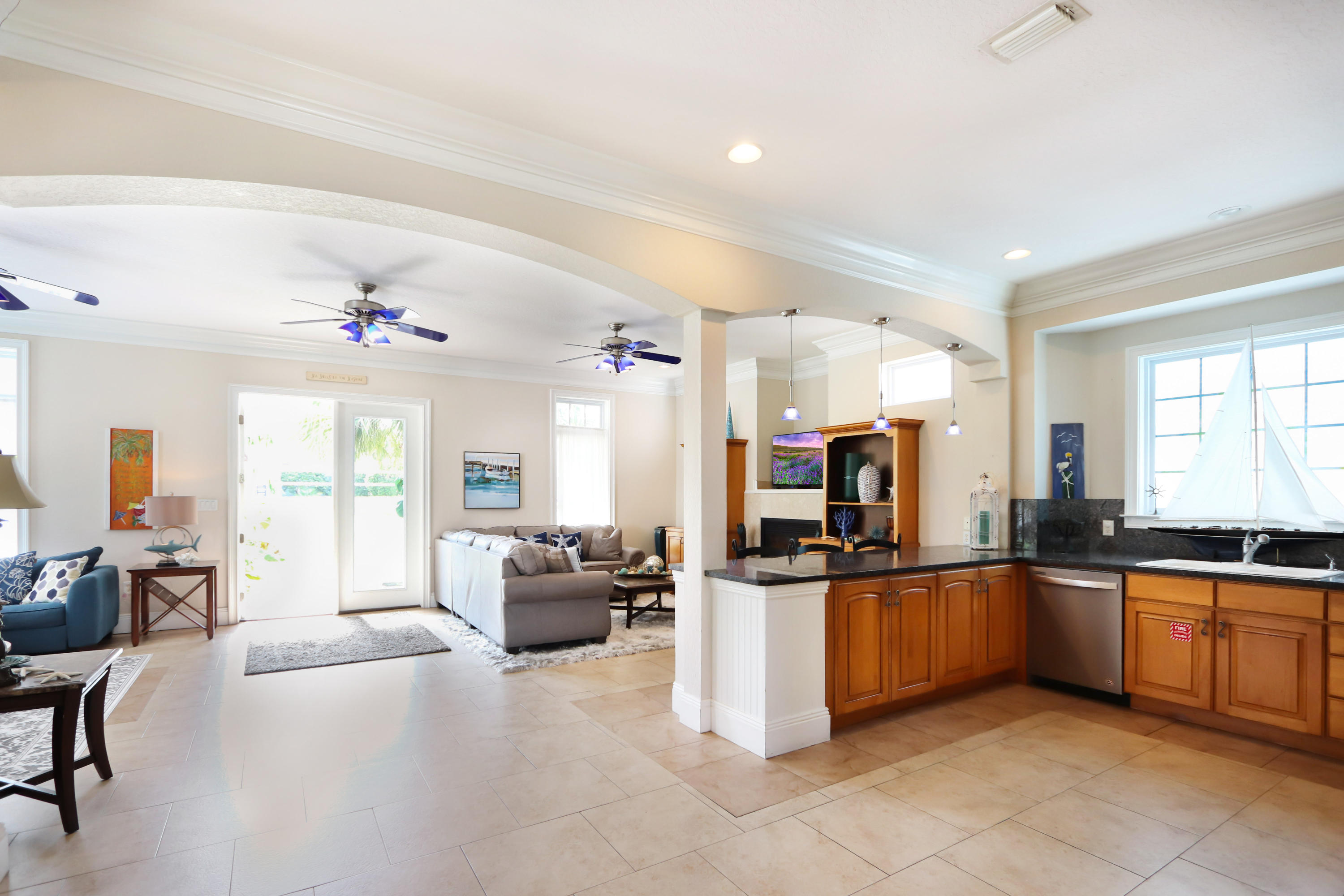 CRYSTAL SHORES - Residential