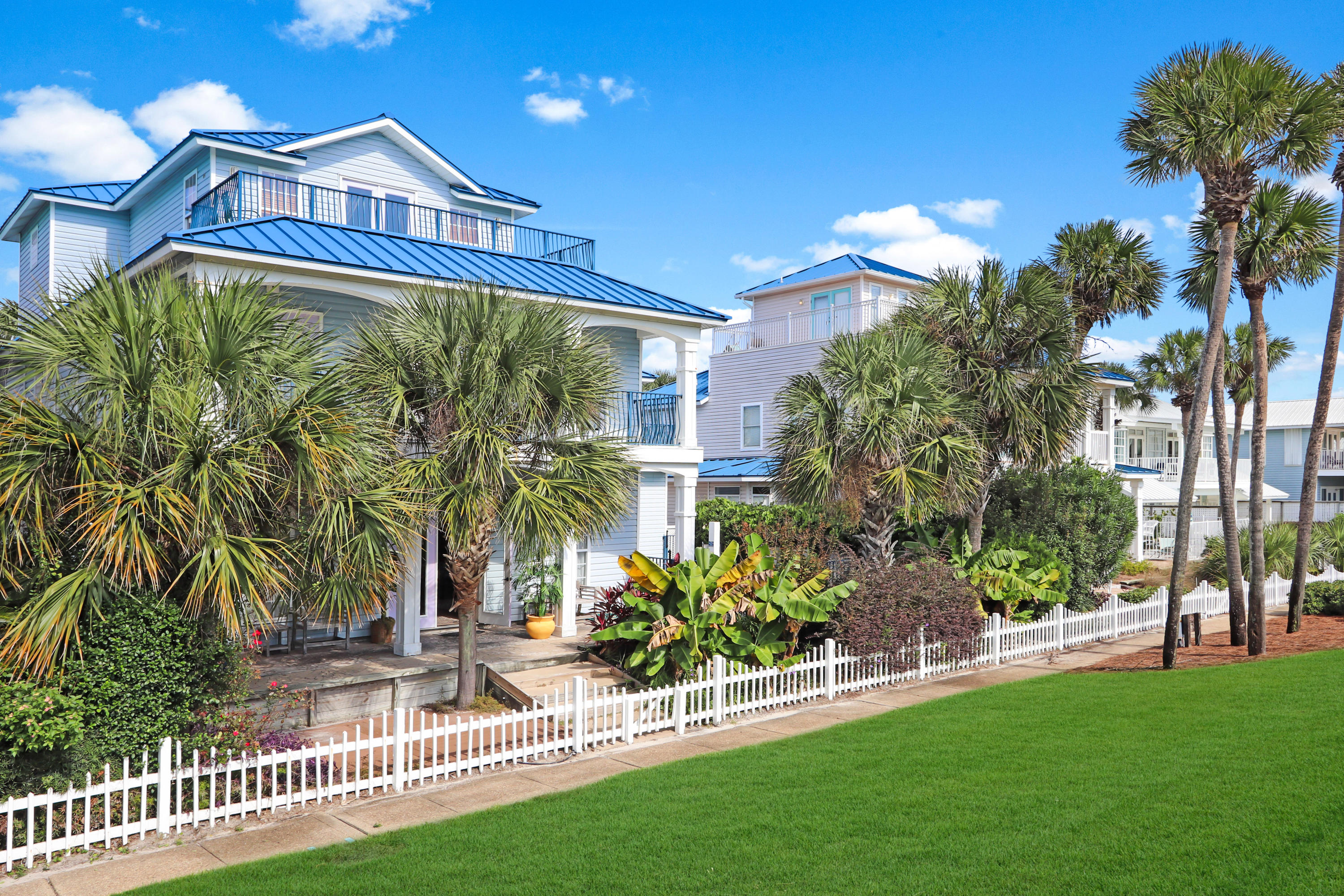 CRYSTAL SHORES - Residential