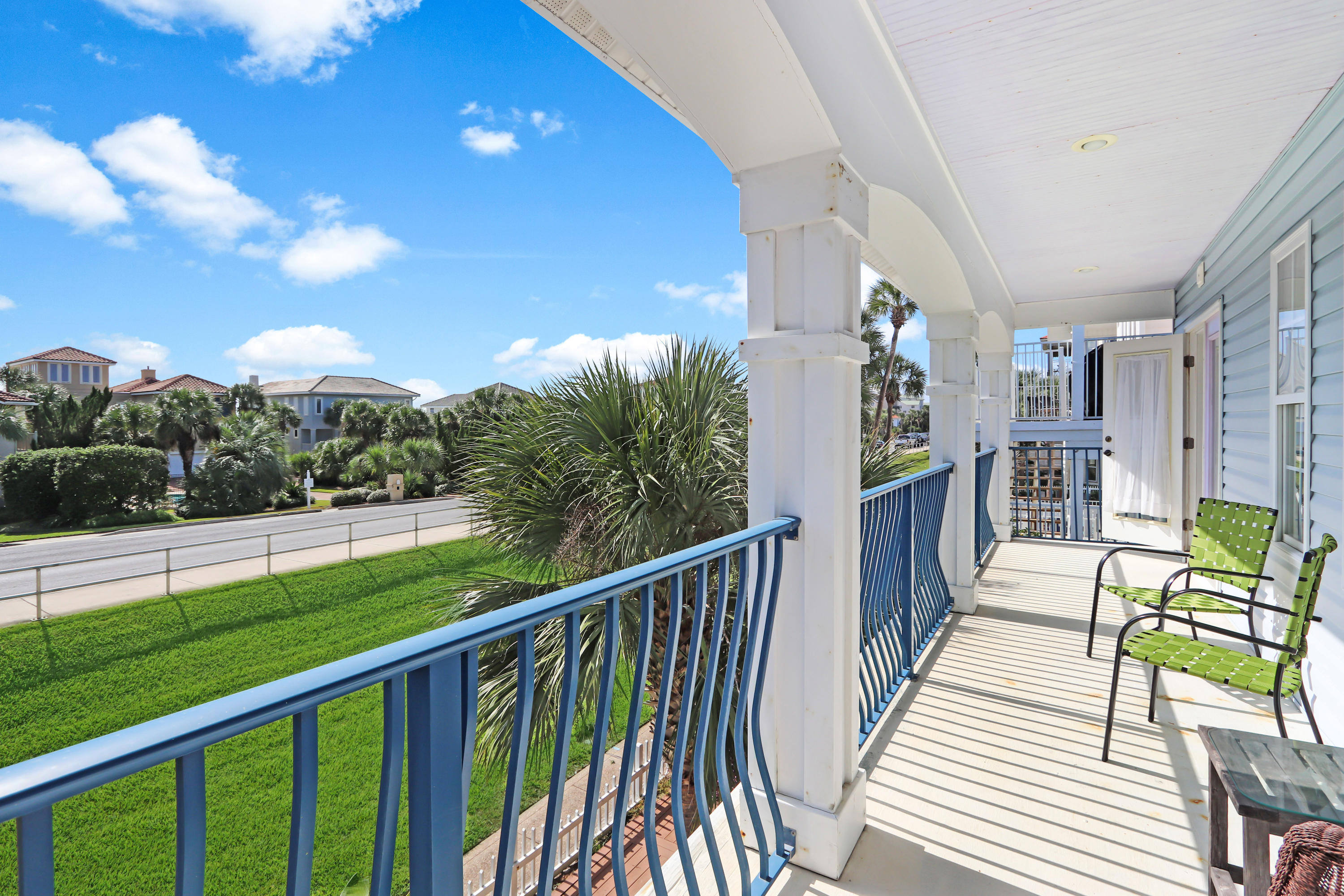 CRYSTAL SHORES - Residential