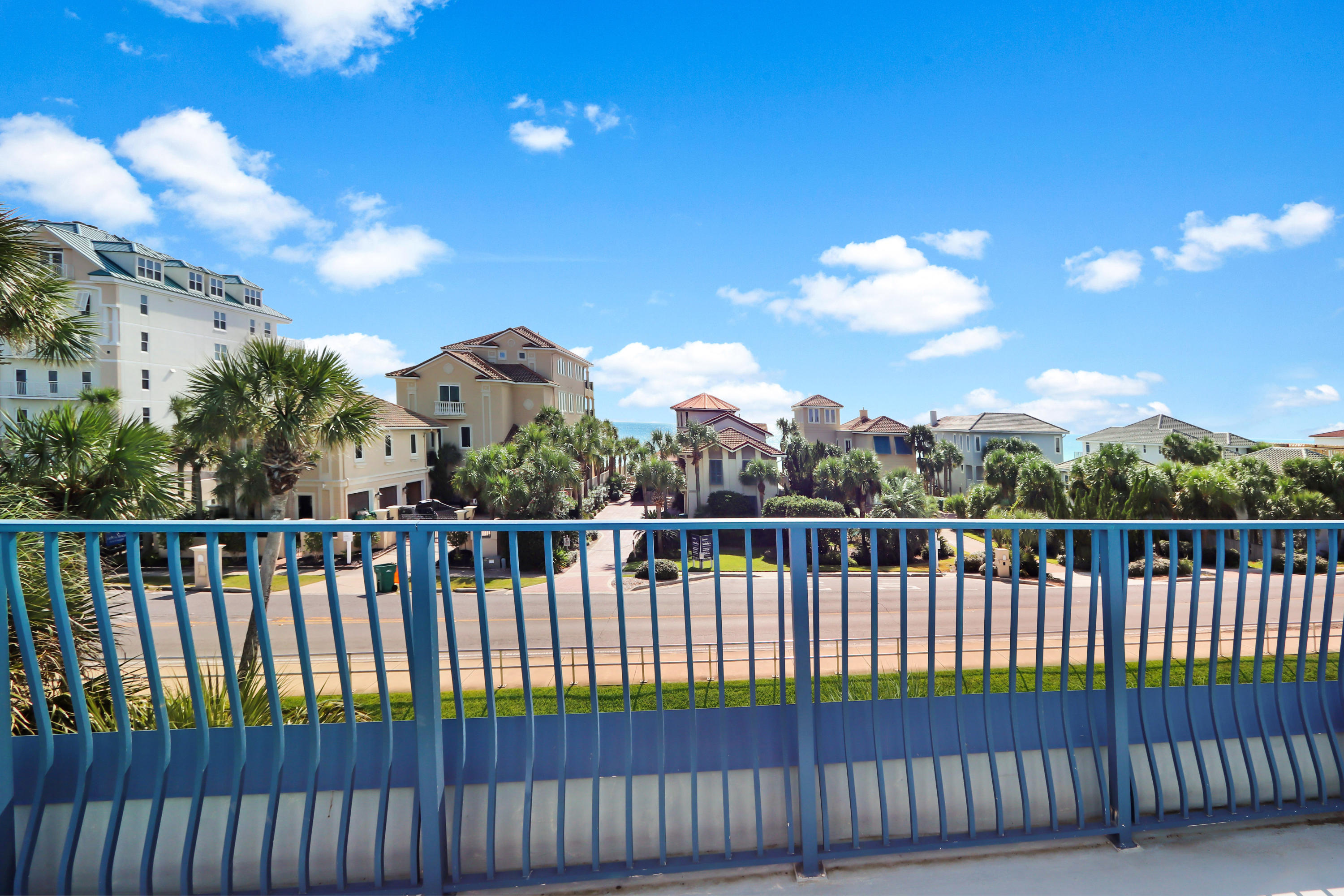 CRYSTAL SHORES - Residential