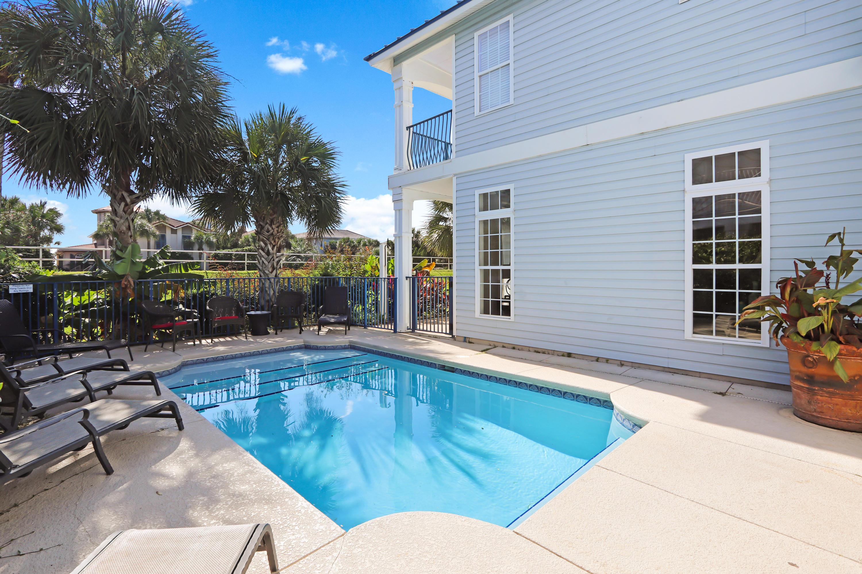 CRYSTAL SHORES - Residential