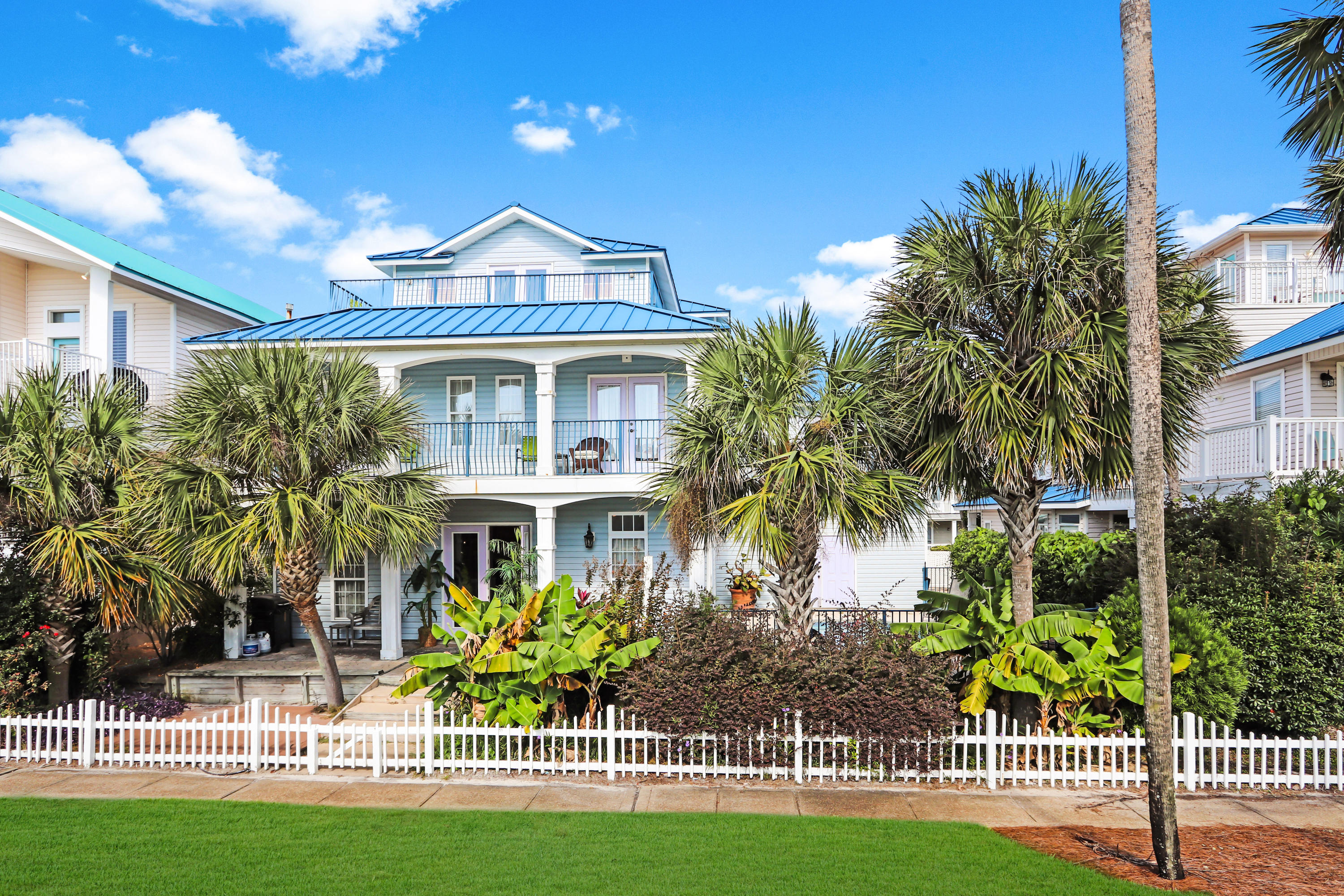 CRYSTAL SHORES - Residential