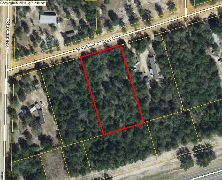 The lot is located within minutes of good restaurant's. It is also locate within 600 feet of the new Dollar General,which is a small grocery store.This lot is one of the last lots this big.