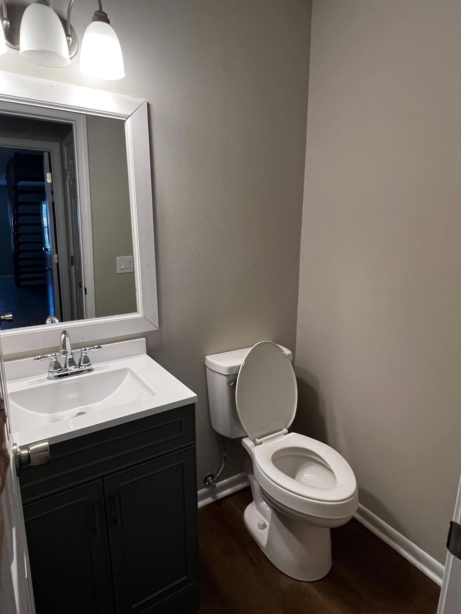HAMPTONS TOWNHOMES THE - Residential Lease