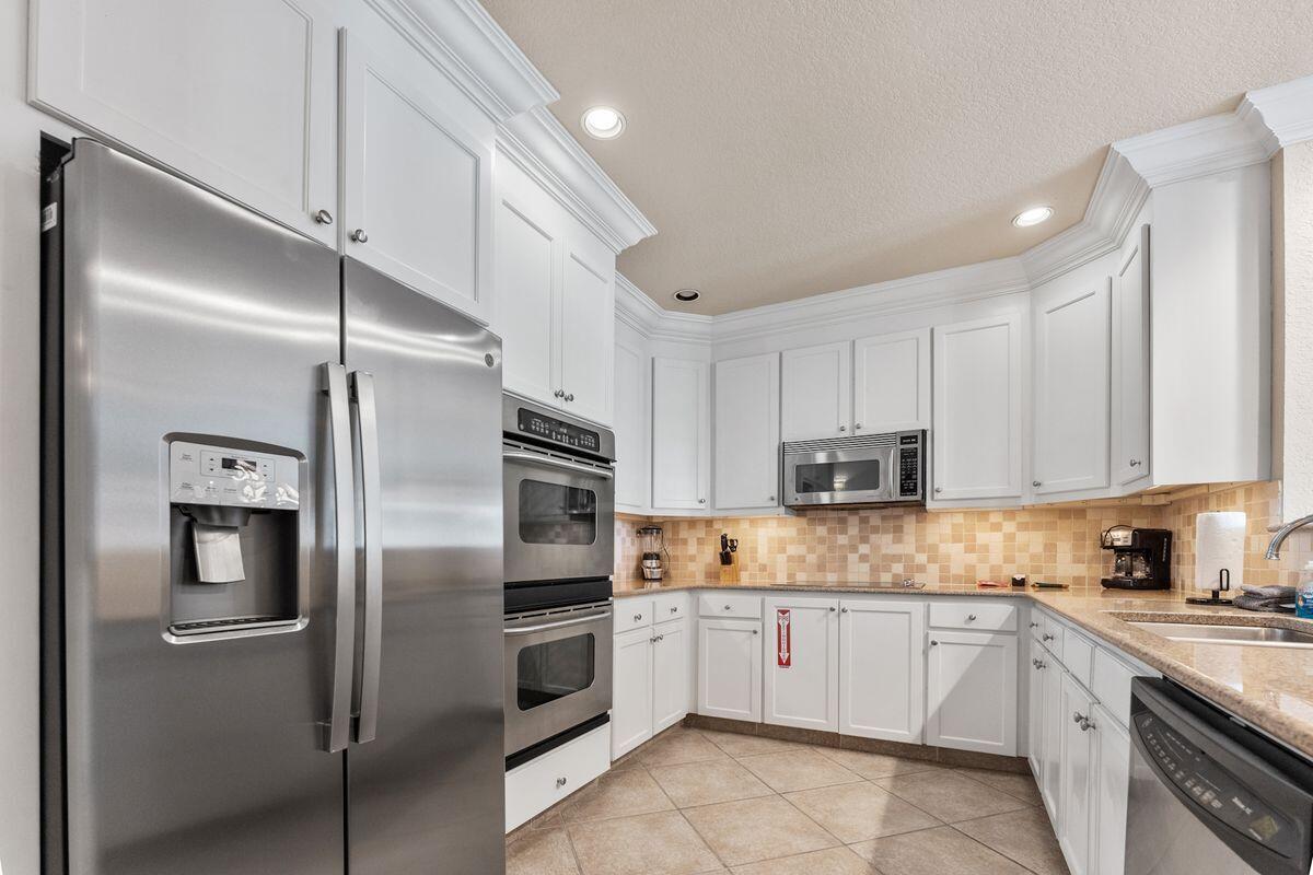 RESIDENCES AT ST JAMES BAY - Residential