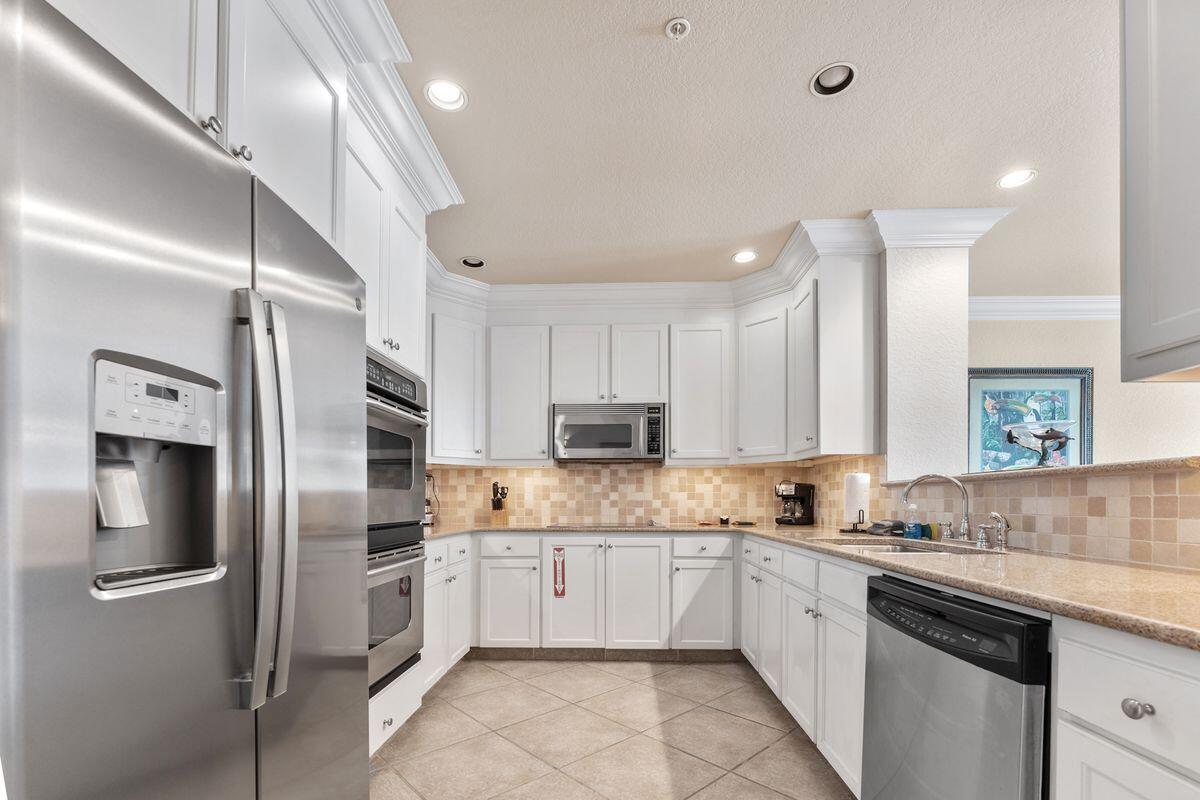 RESIDENCES AT ST JAMES BAY - Residential