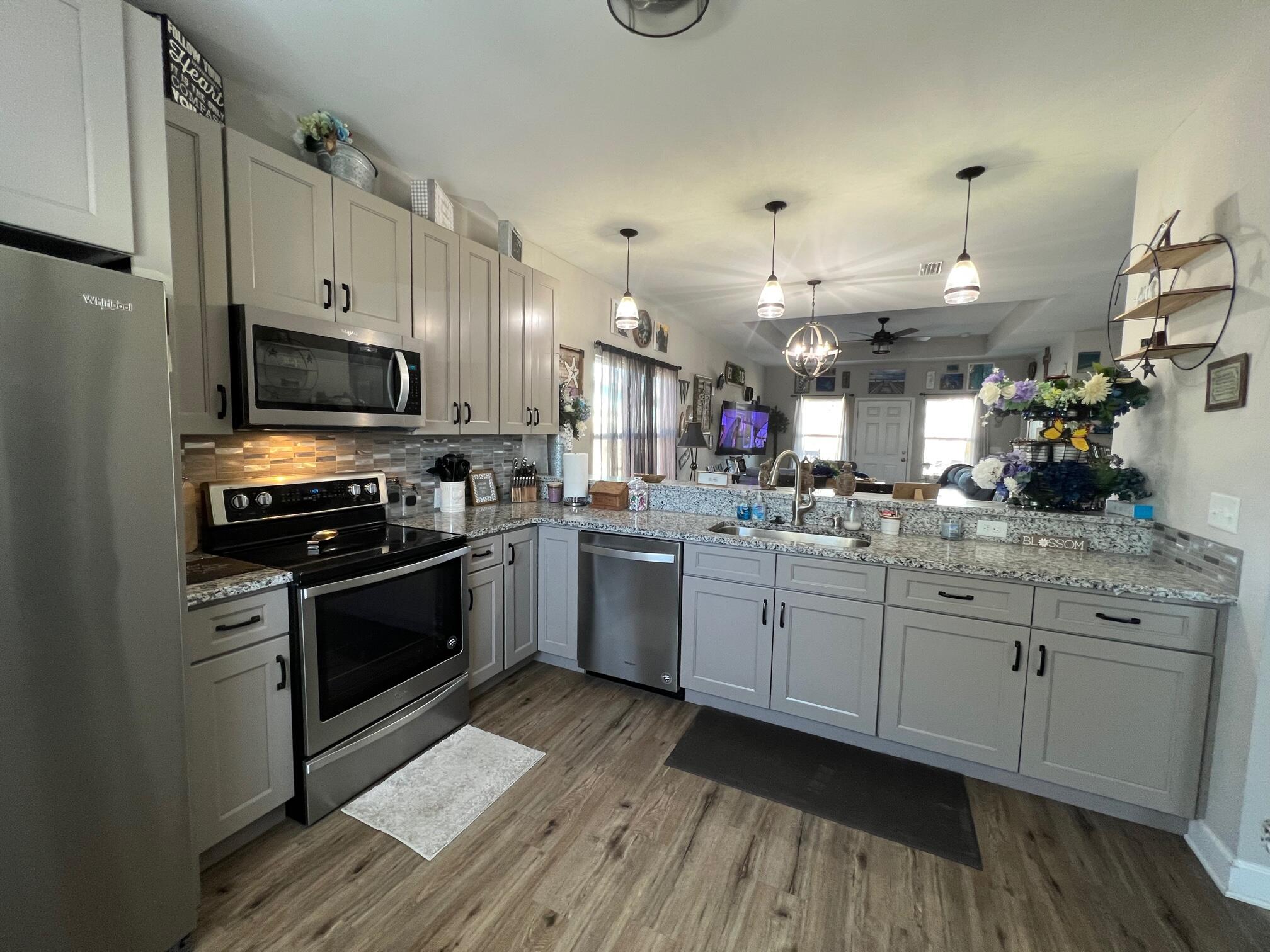 NORTH LAGOON OAKS - Residential