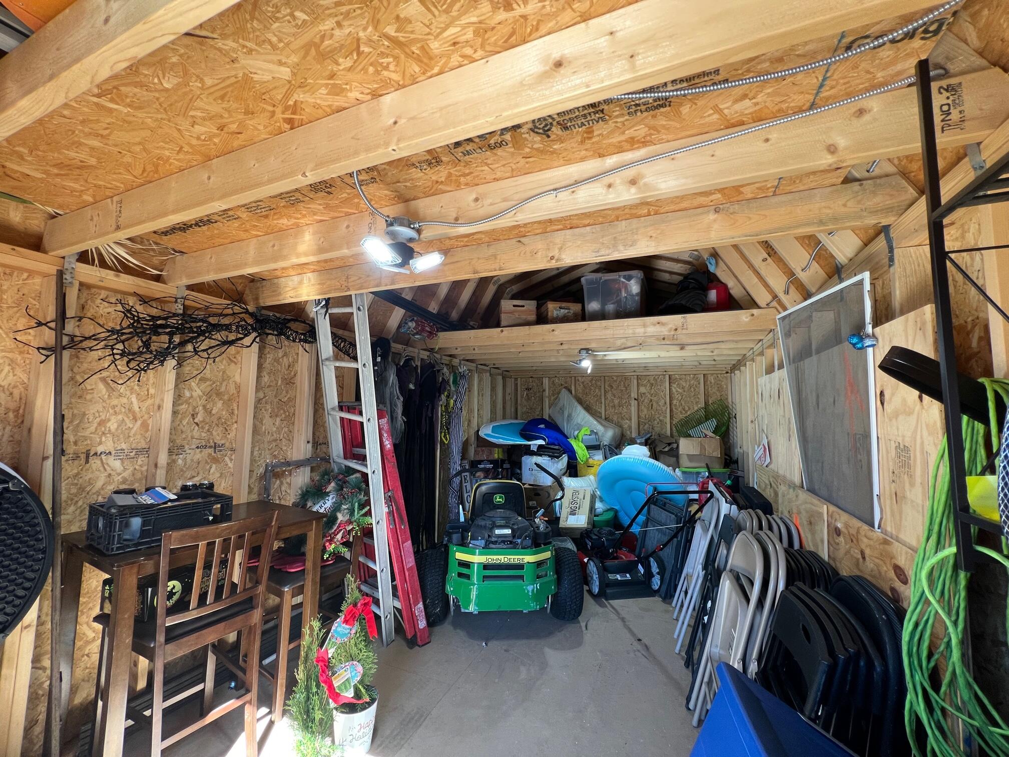 NORTH LAGOON OAKS - Residential