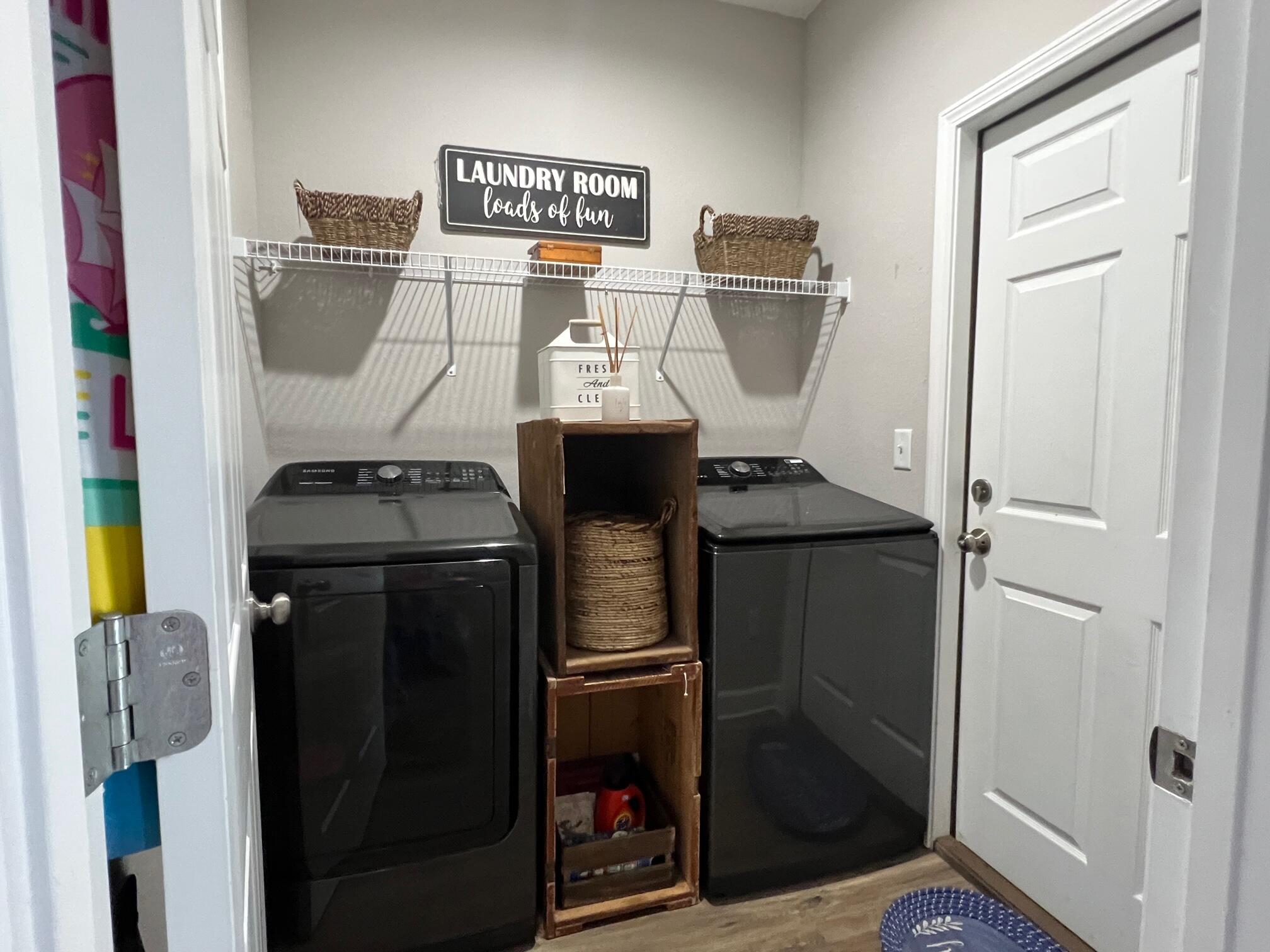 NORTH LAGOON OAKS - Residential