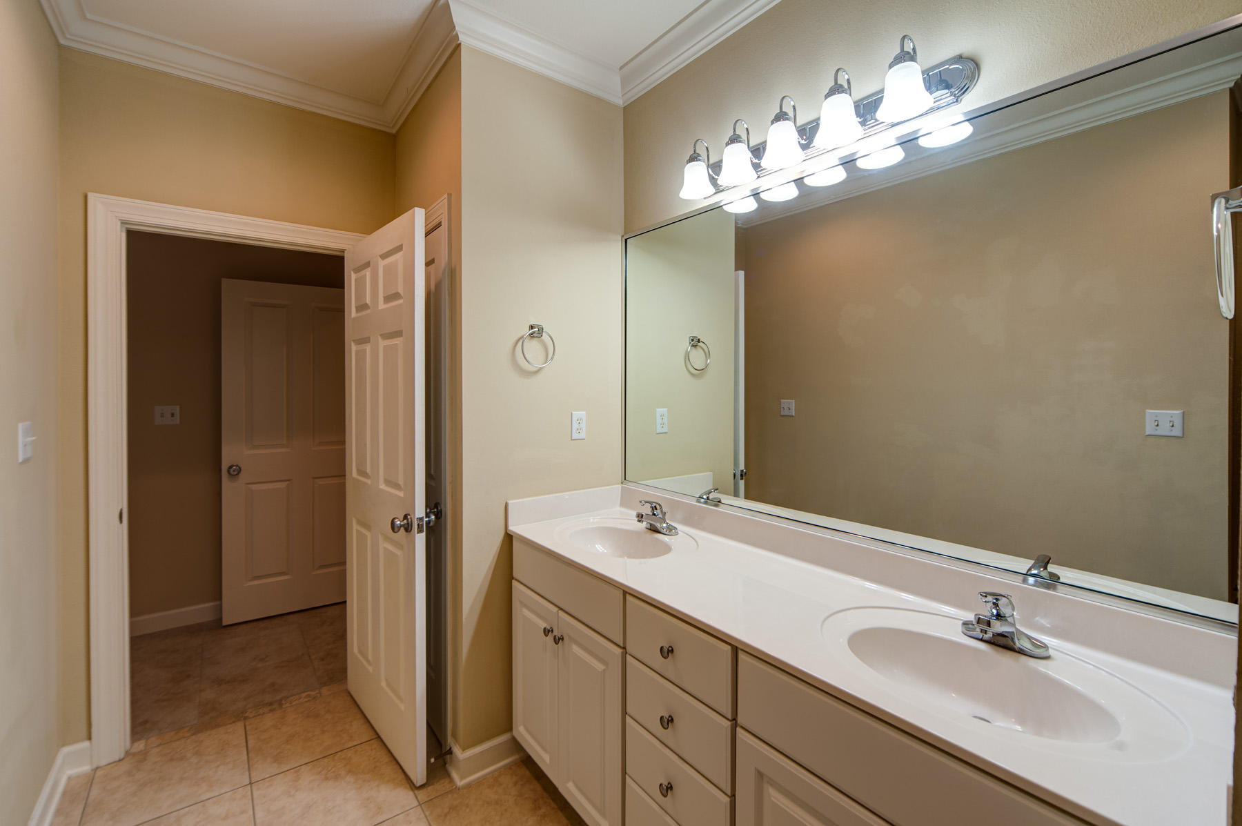 EMERALD WATERS VILLAGE - Residential