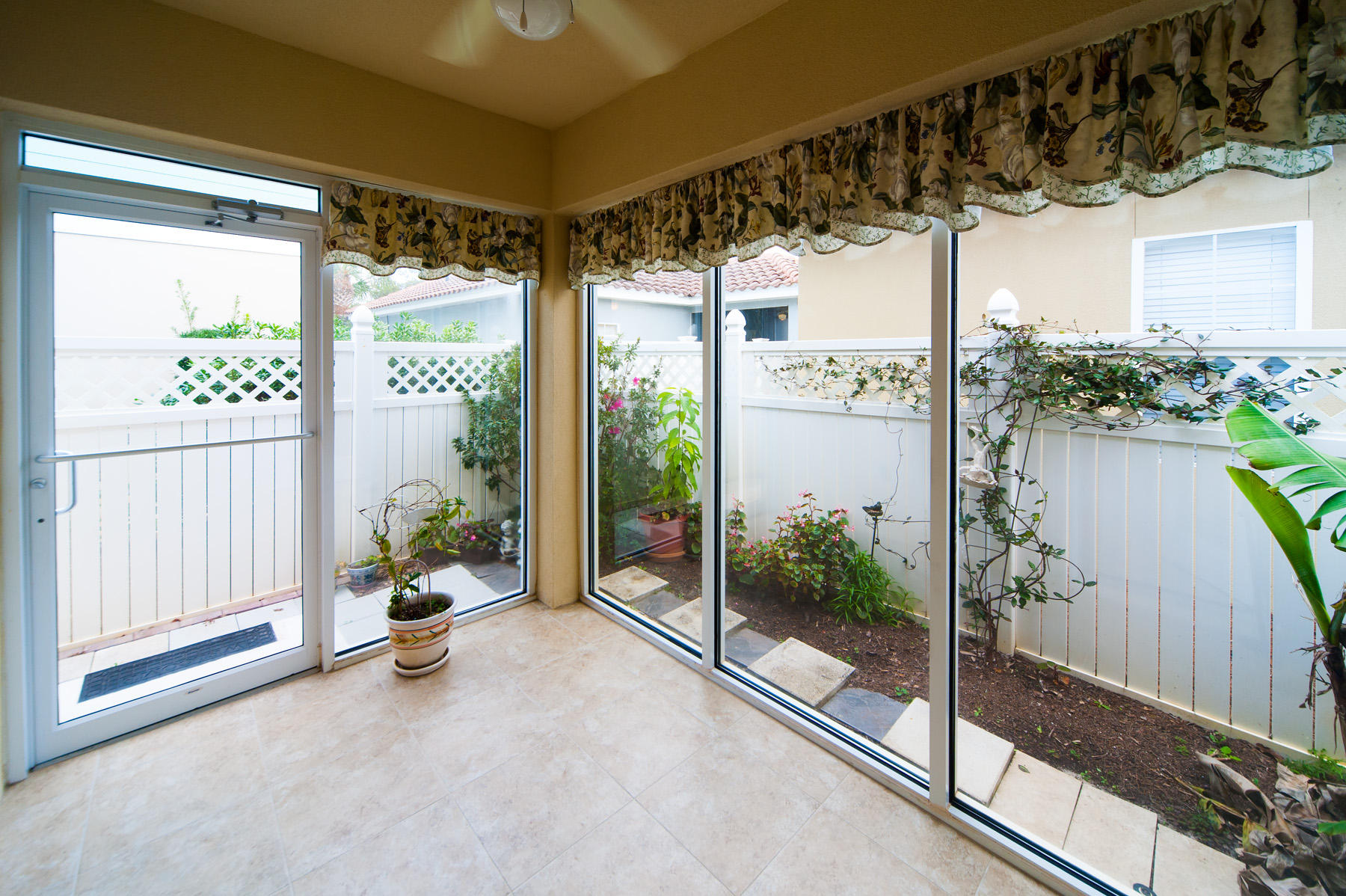 EMERALD WATERS VILLAGE - Residential