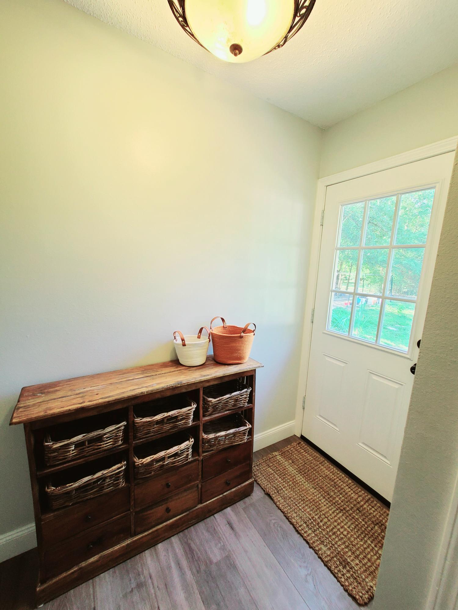 NeighborhoodCRESTVIEW SUBURB (231000.00) - Residential