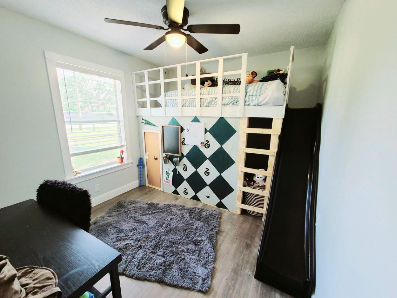 NeighborhoodCRESTVIEW SUBURB (231000.00) - Residential