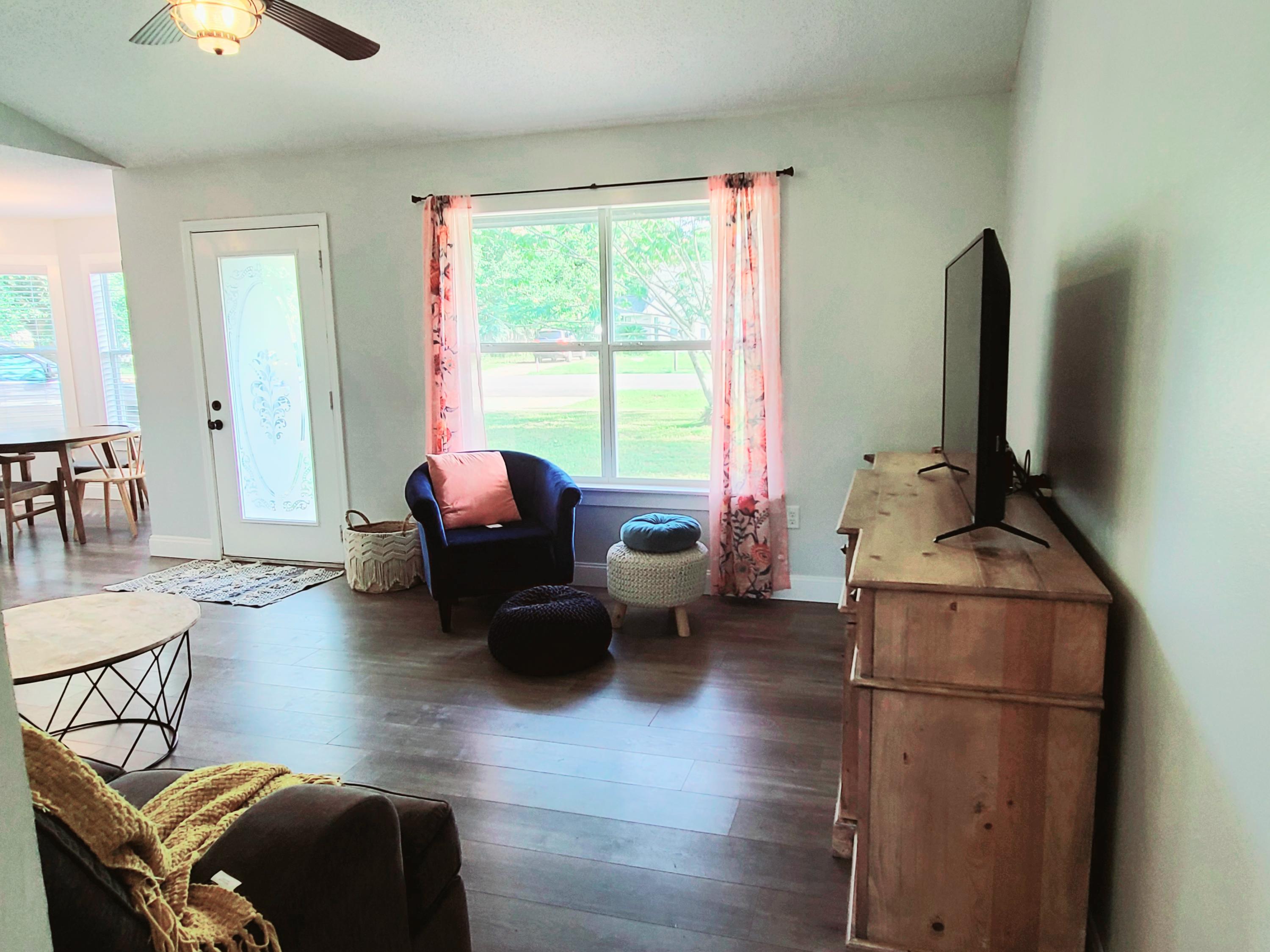 NeighborhoodCRESTVIEW SUBURB (231000.00) - Residential