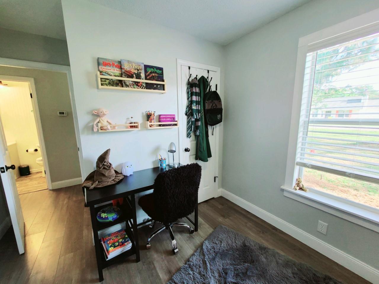 NeighborhoodCRESTVIEW SUBURB (231000.00) - Residential