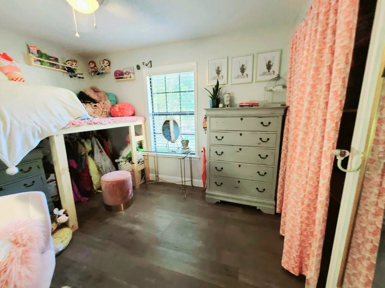 NeighborhoodCRESTVIEW SUBURB (231000.00) - Residential