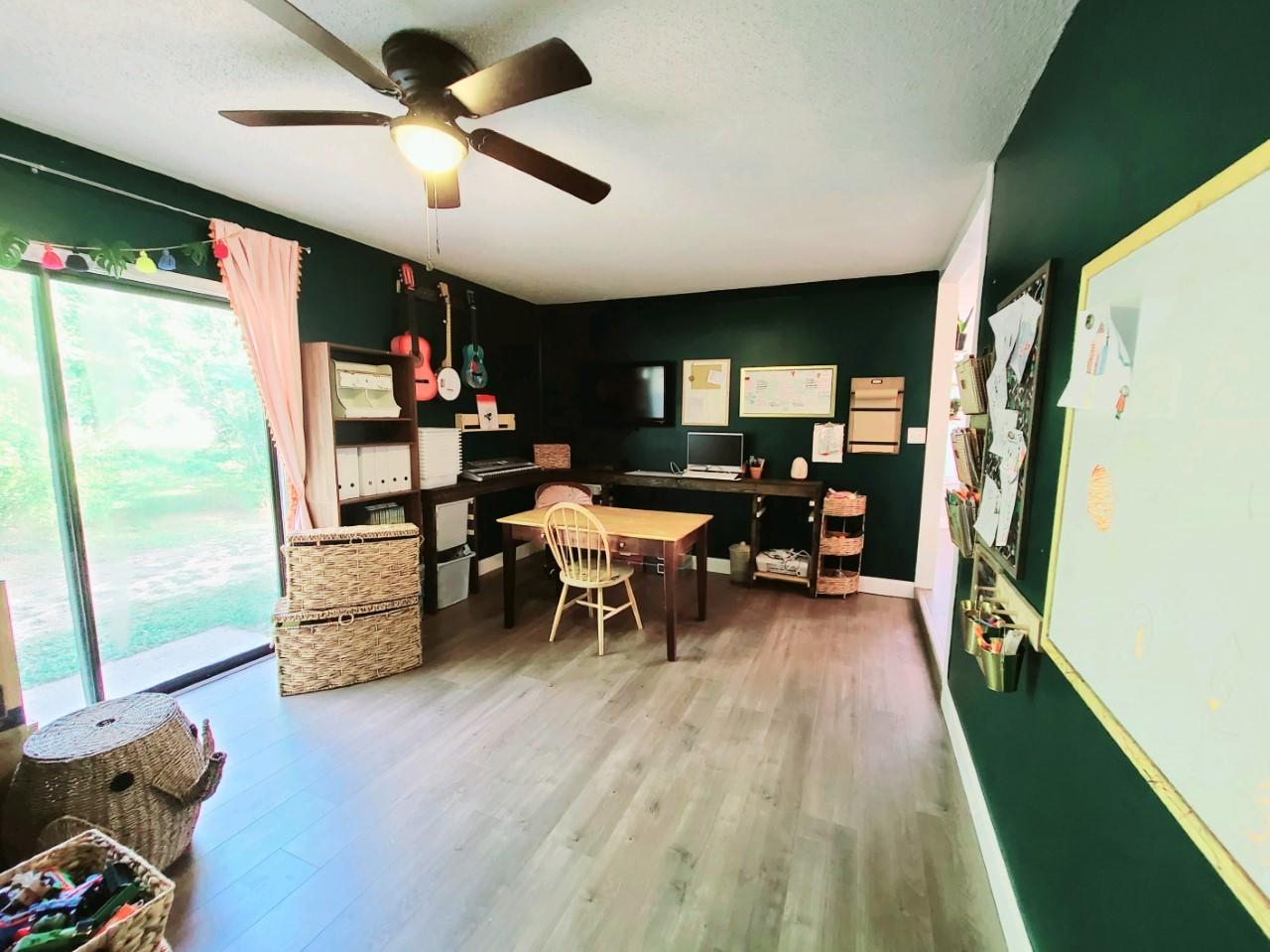 NeighborhoodCRESTVIEW SUBURB (231000.00) - Residential