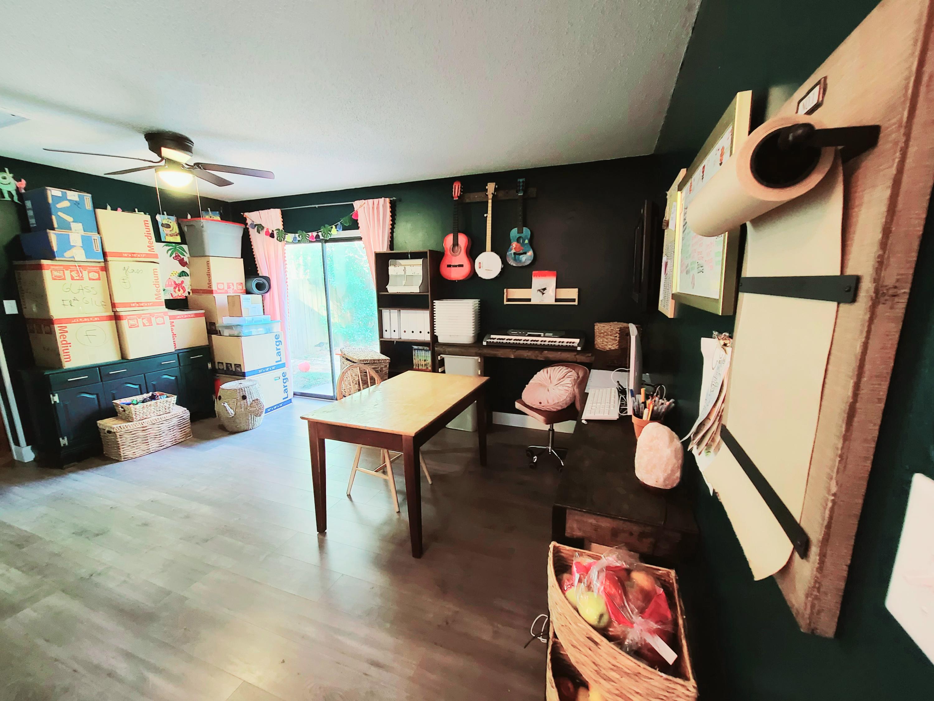 NeighborhoodCRESTVIEW SUBURB (231000.00) - Residential