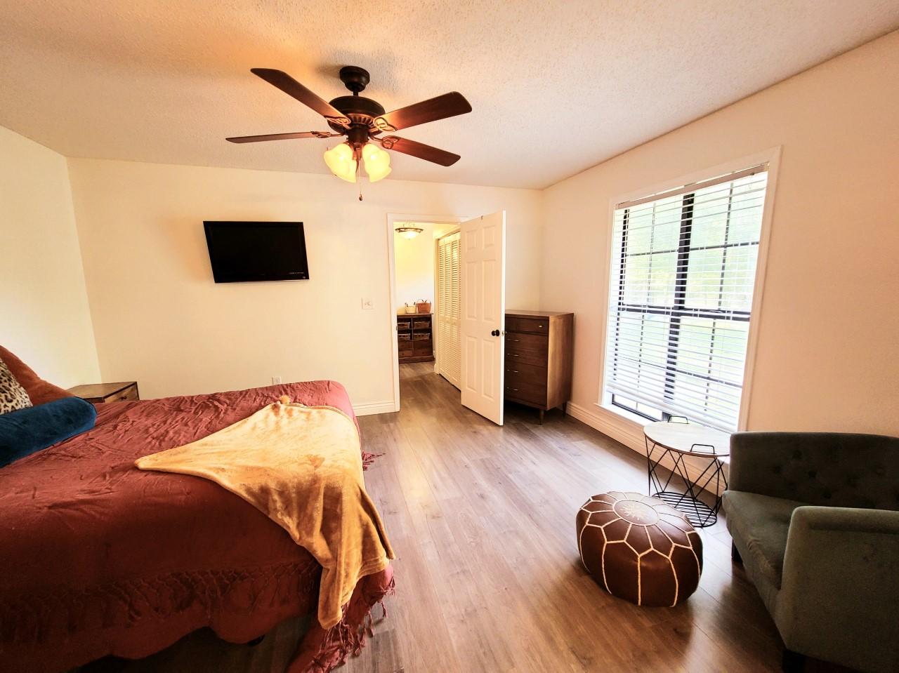 NeighborhoodCRESTVIEW SUBURB (231000.00) - Residential