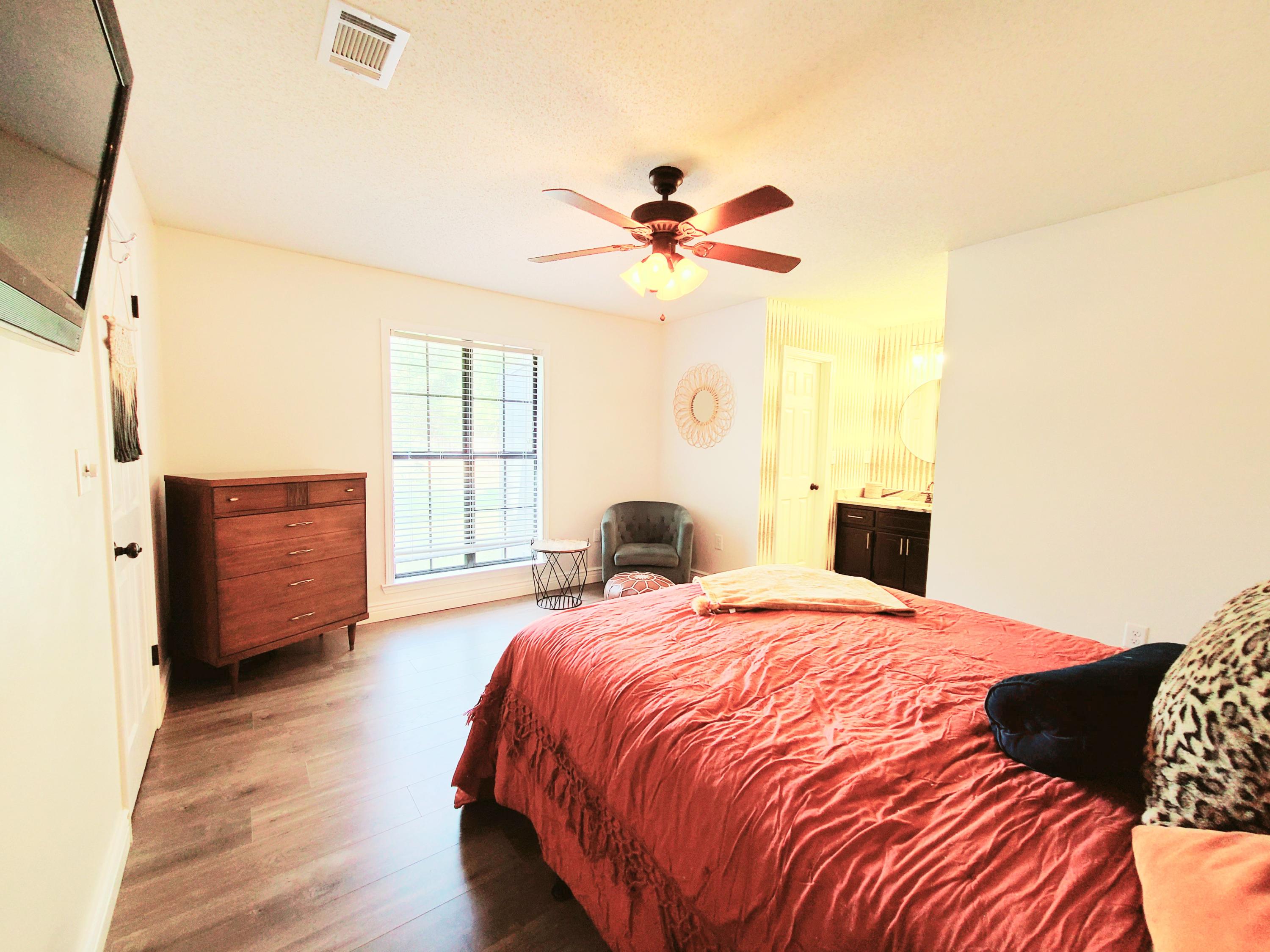 NeighborhoodCRESTVIEW SUBURB (231000.00) - Residential