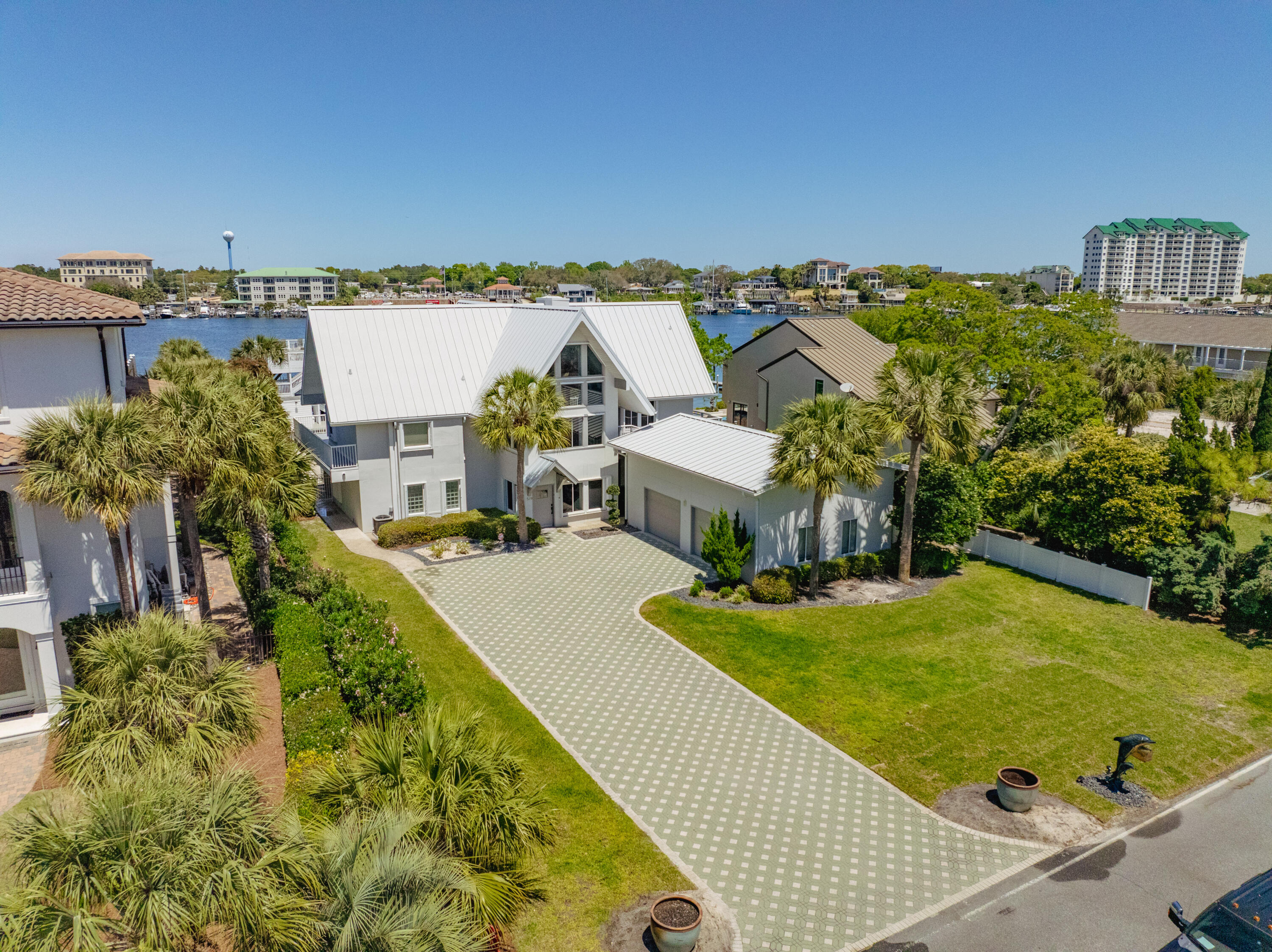 HOLIDAY ISLE - Residential