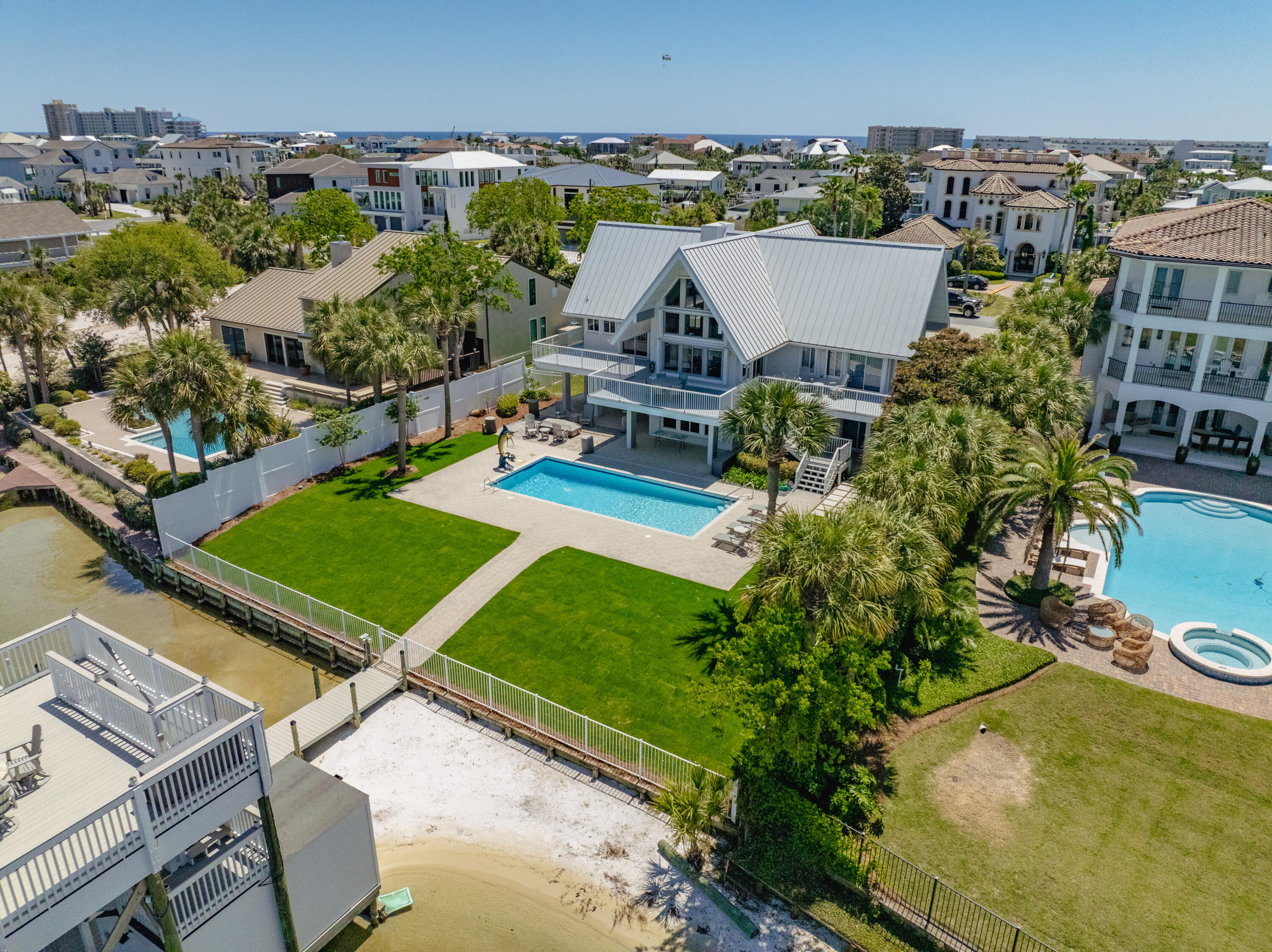HOLIDAY ISLE - Residential