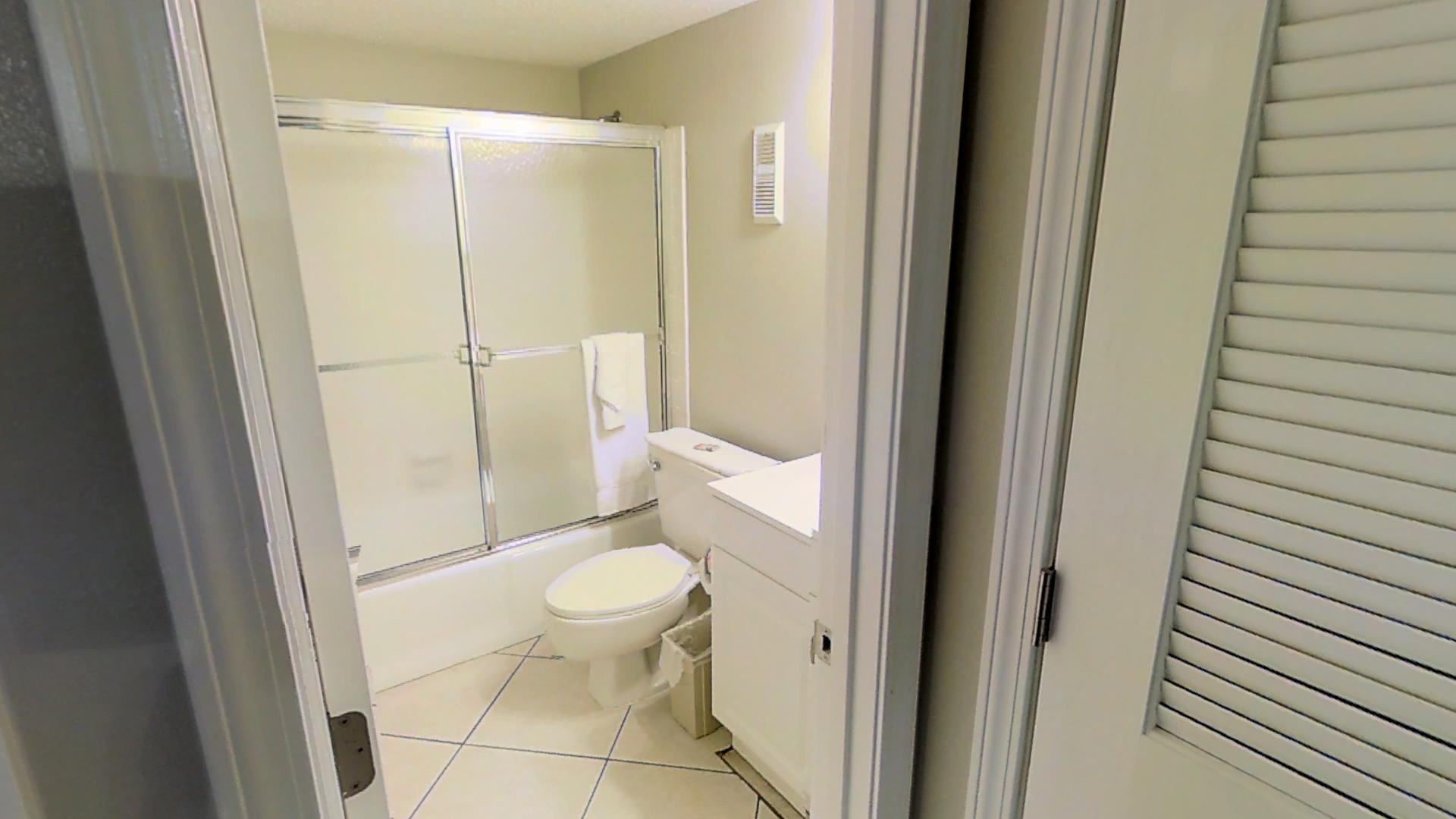 ISLANDER CONDO - Residential