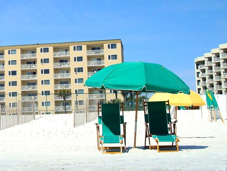 ISLANDER CONDO - Residential