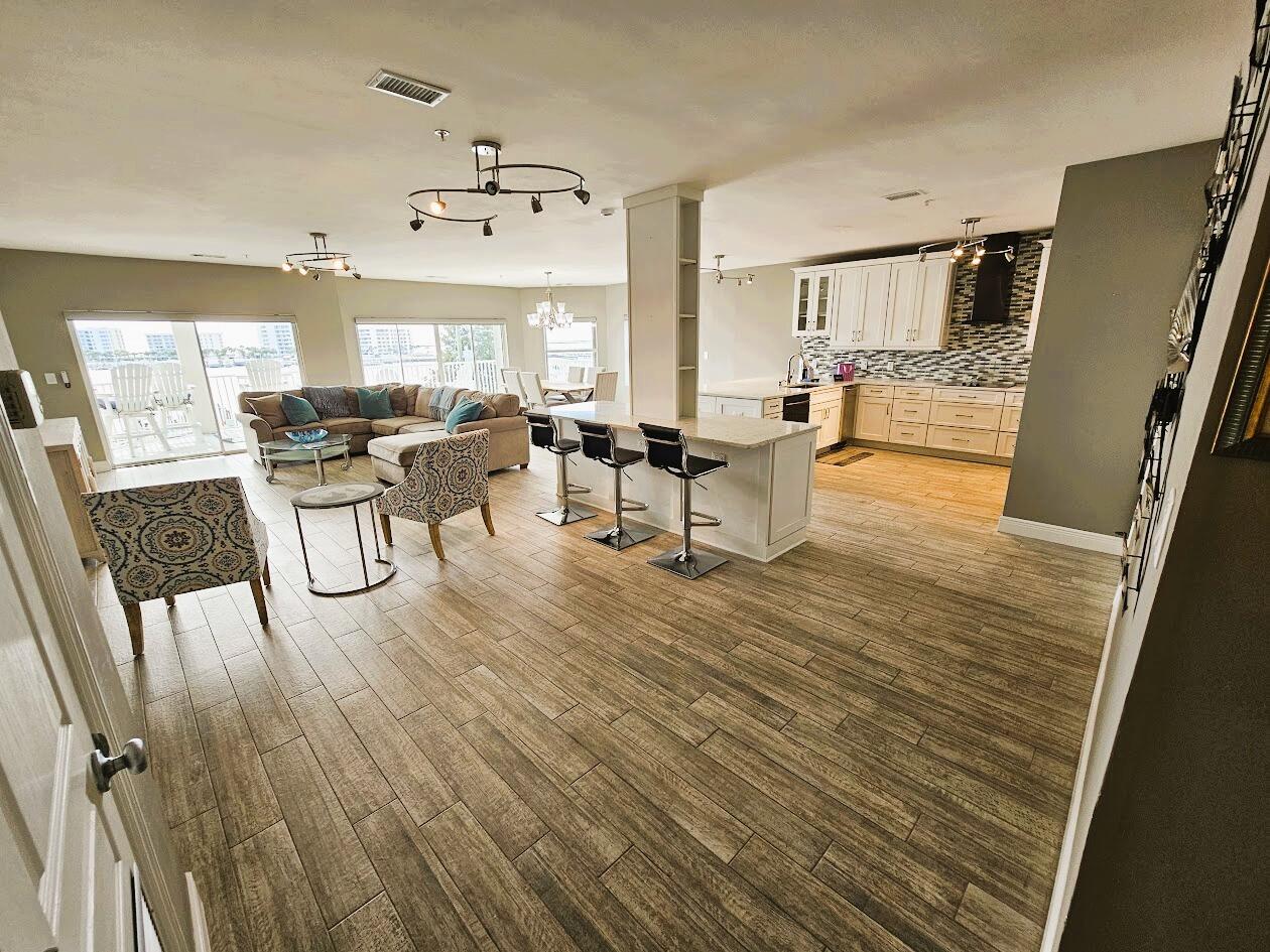 BARATARIA CONDO - Residential