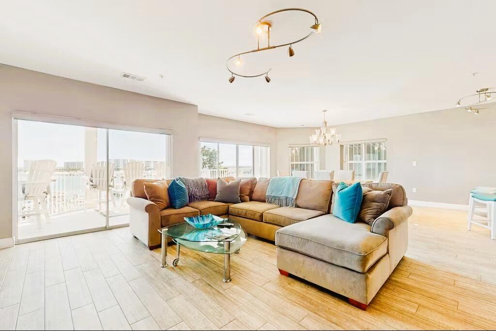 BARATARIA CONDO - Residential