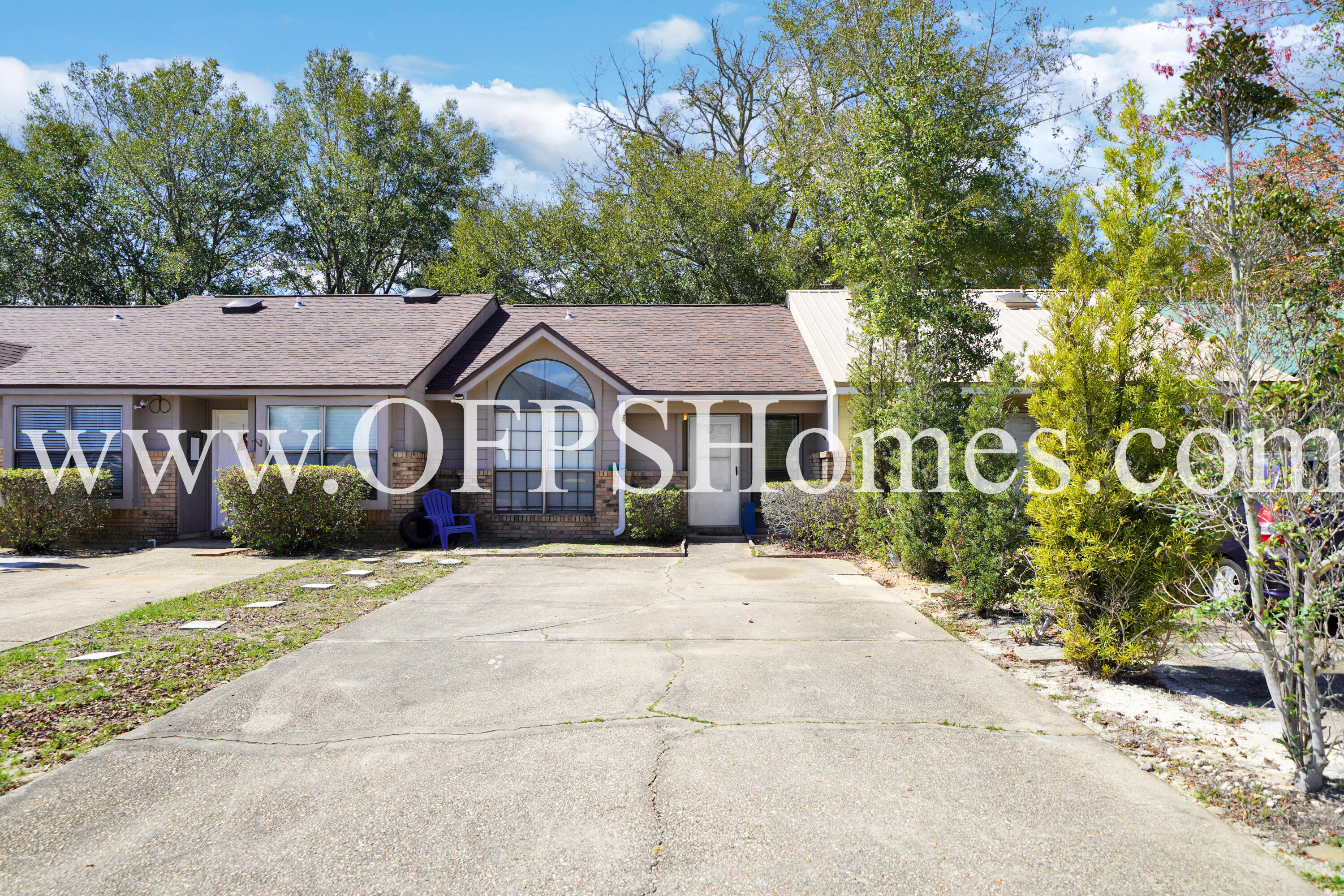 VIKING MANOR PH 1 - Residential Lease