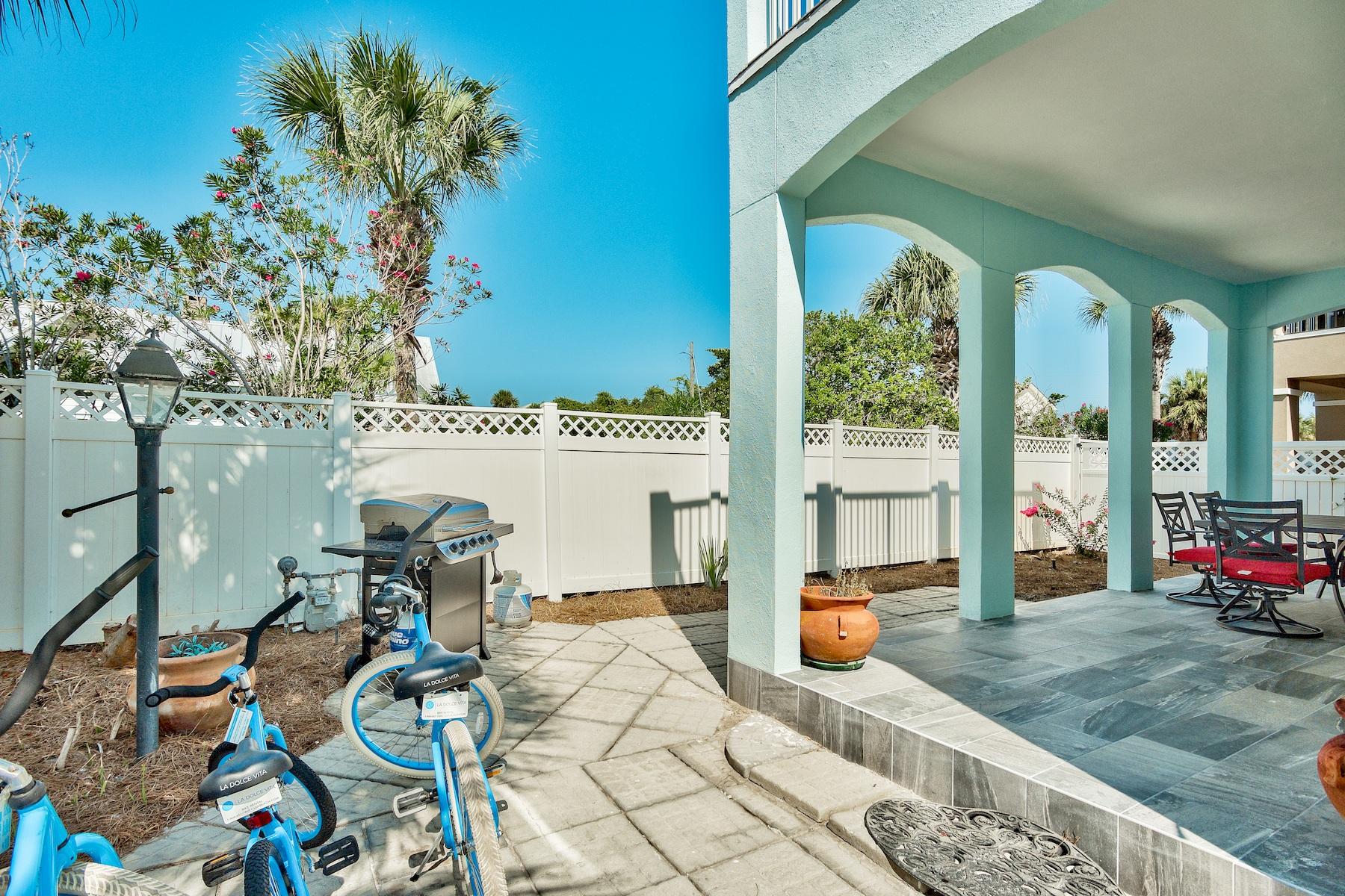 EMERALD WATERS VILLAGE - Residential