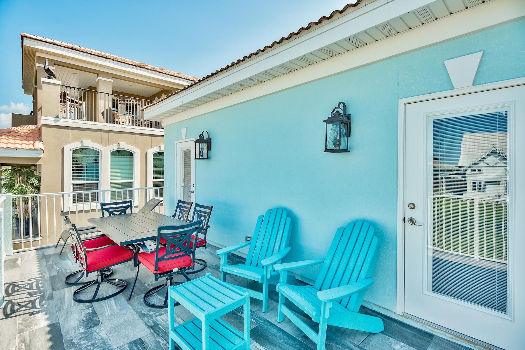 EMERALD WATERS VILLAGE - Residential