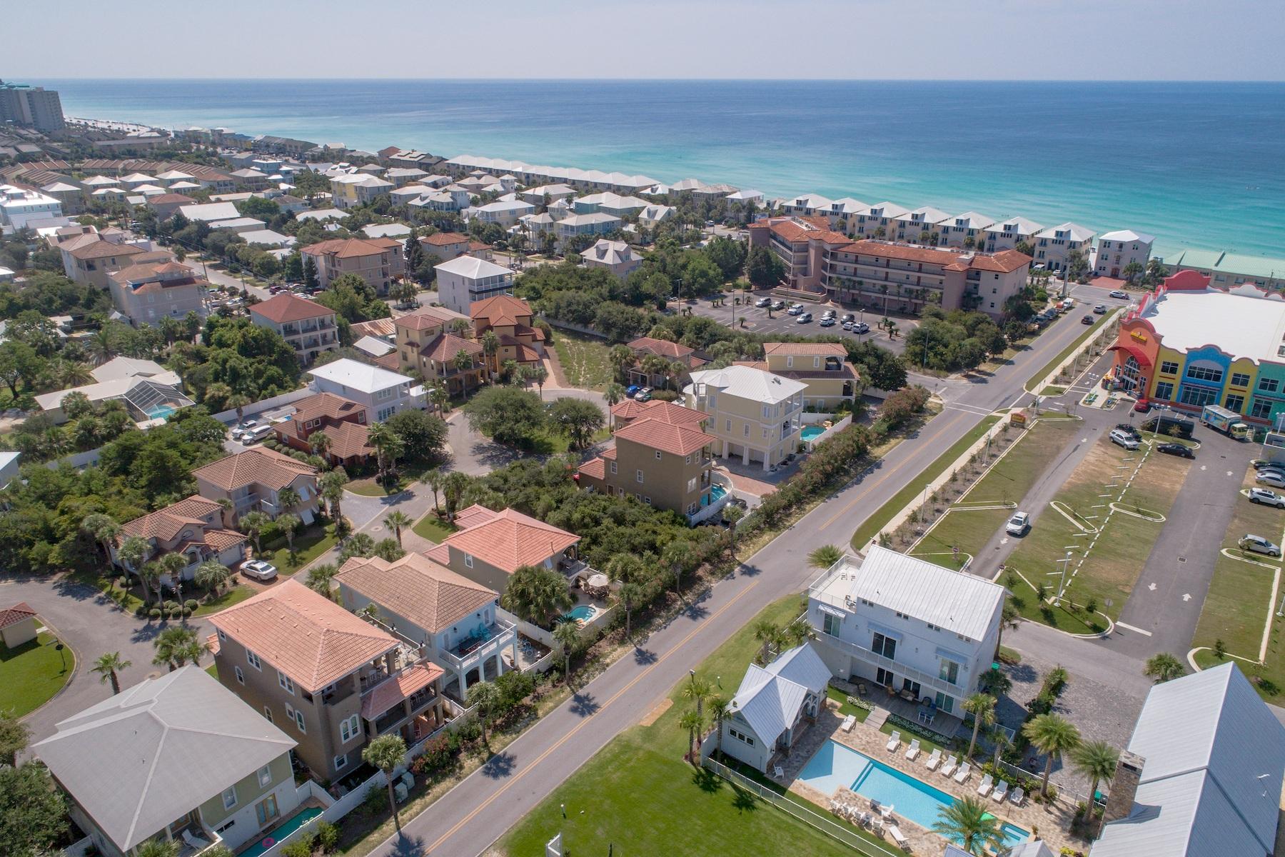 EMERALD WATERS VILLAGE - Residential