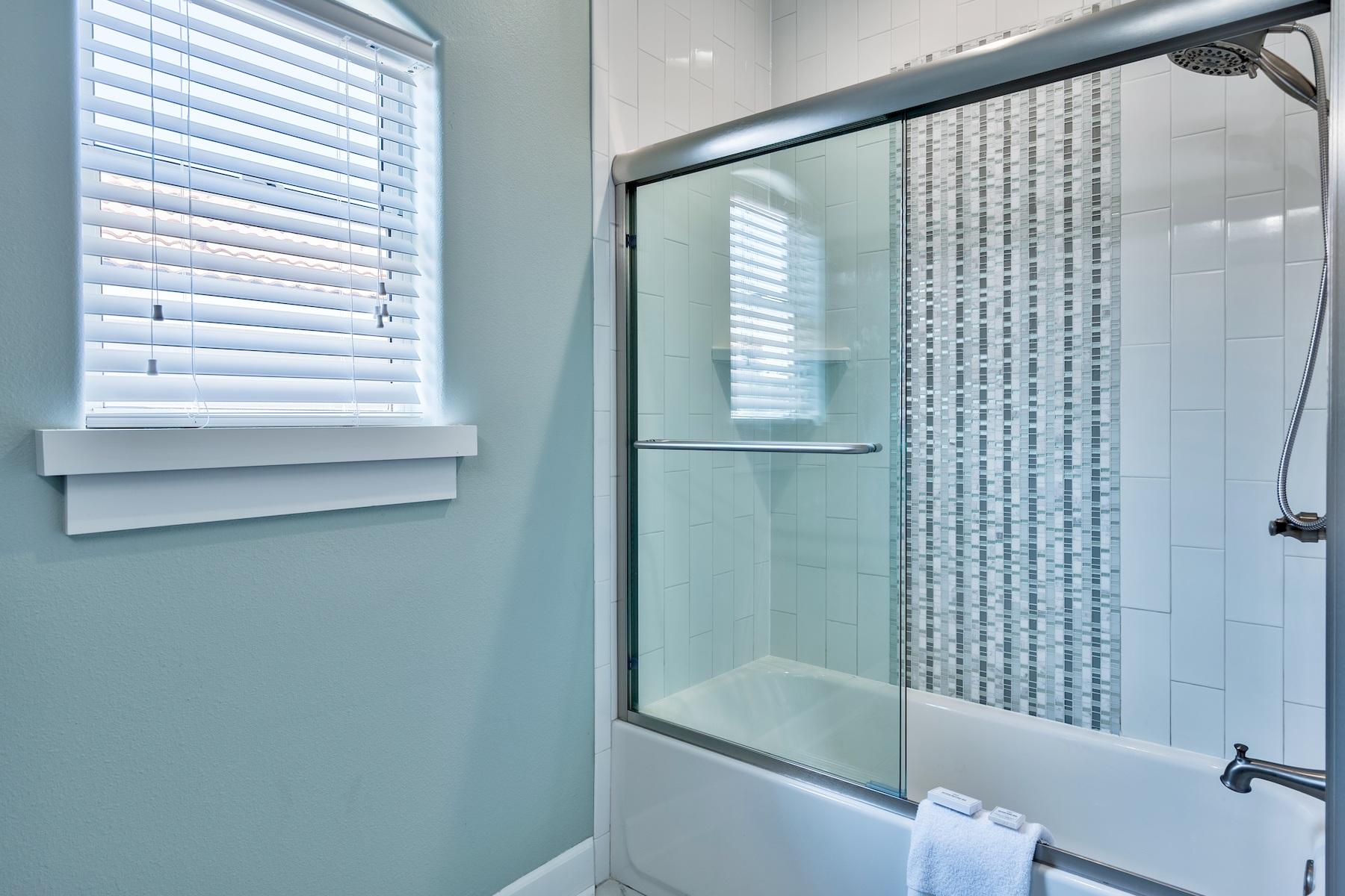 EMERALD WATERS VILLAGE - Residential