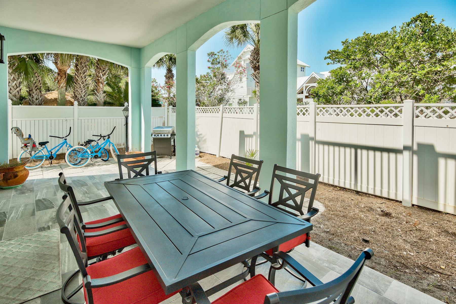 EMERALD WATERS VILLAGE - Residential