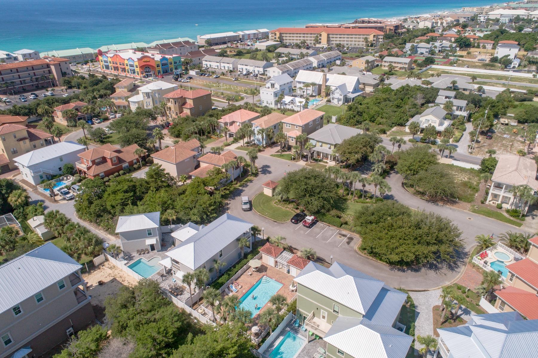 EMERALD WATERS VILLAGE - Residential