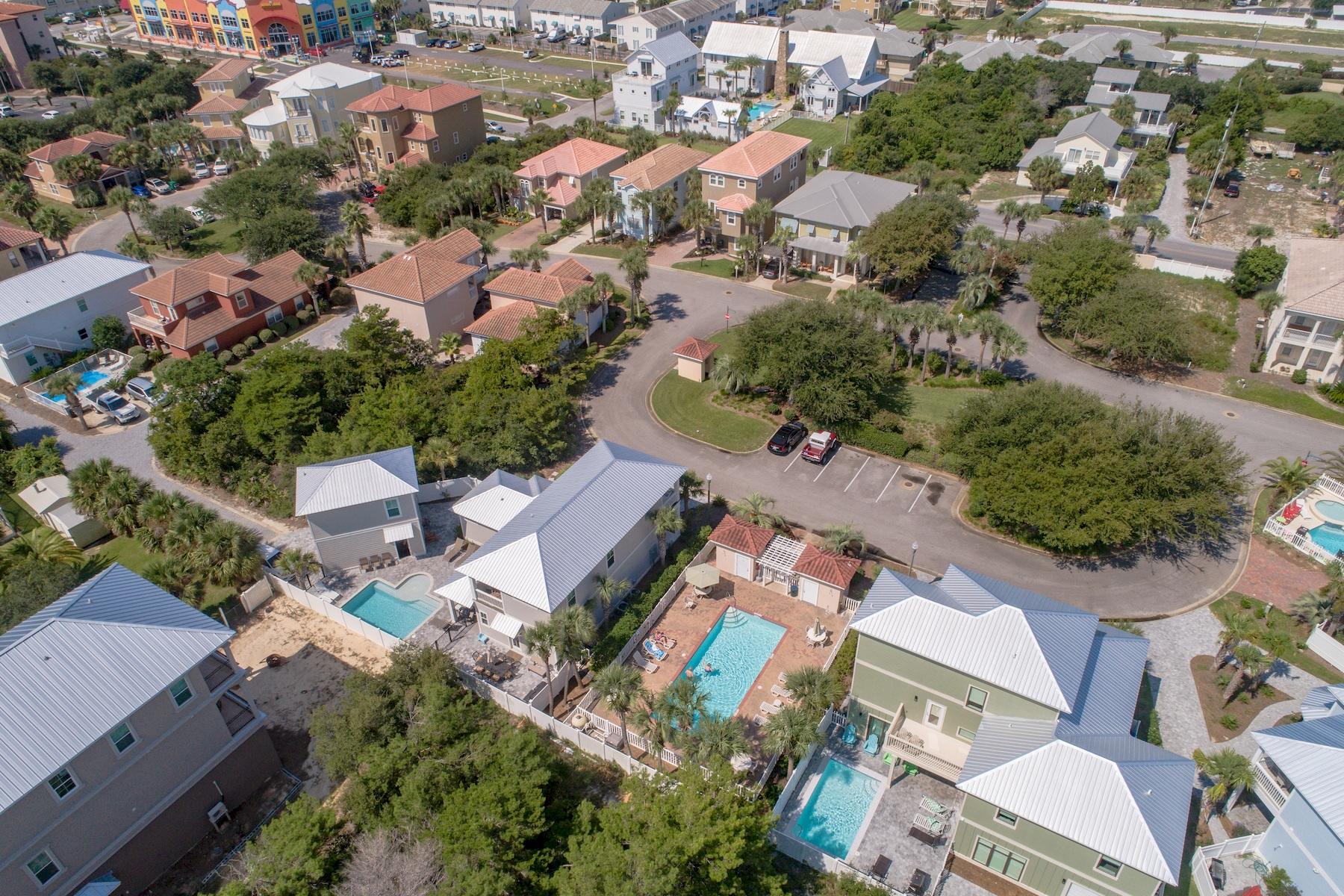 EMERALD WATERS VILLAGE - Residential