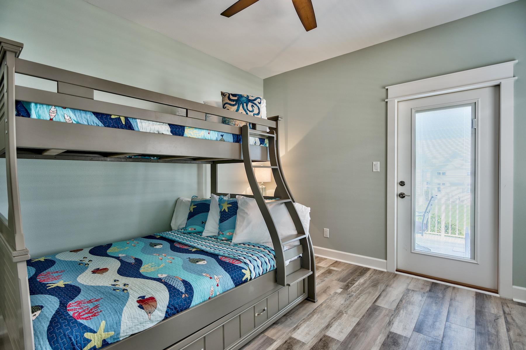 EMERALD WATERS VILLAGE - Residential