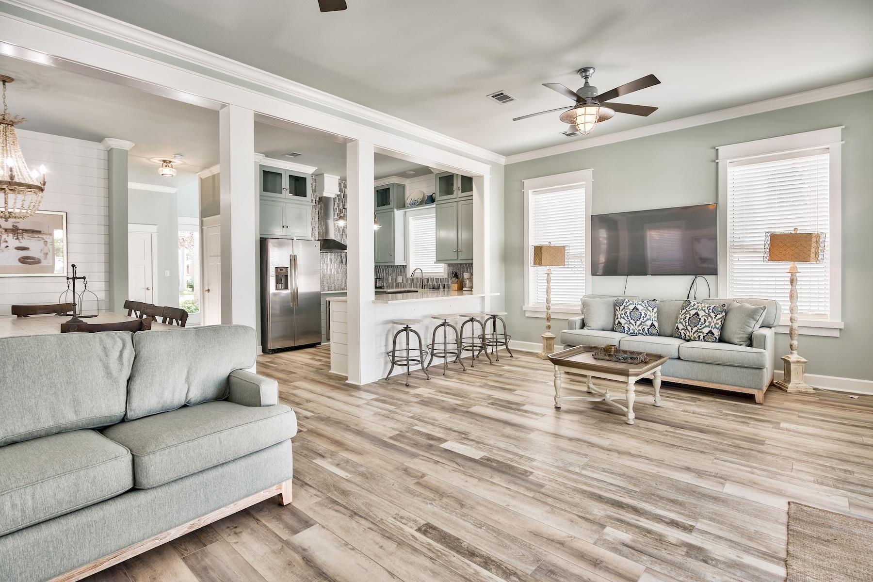 EMERALD WATERS VILLAGE - Residential