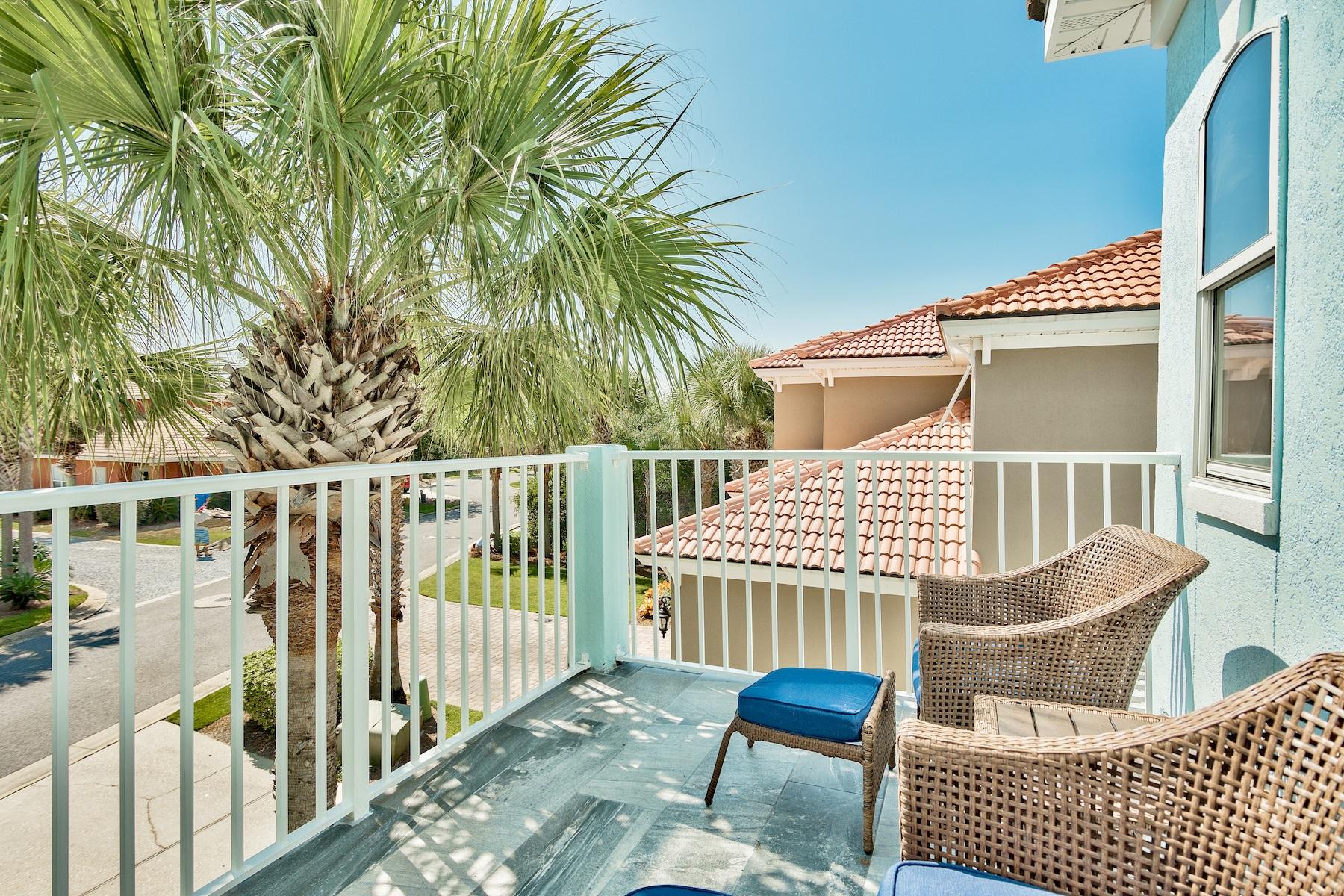 EMERALD WATERS VILLAGE - Residential