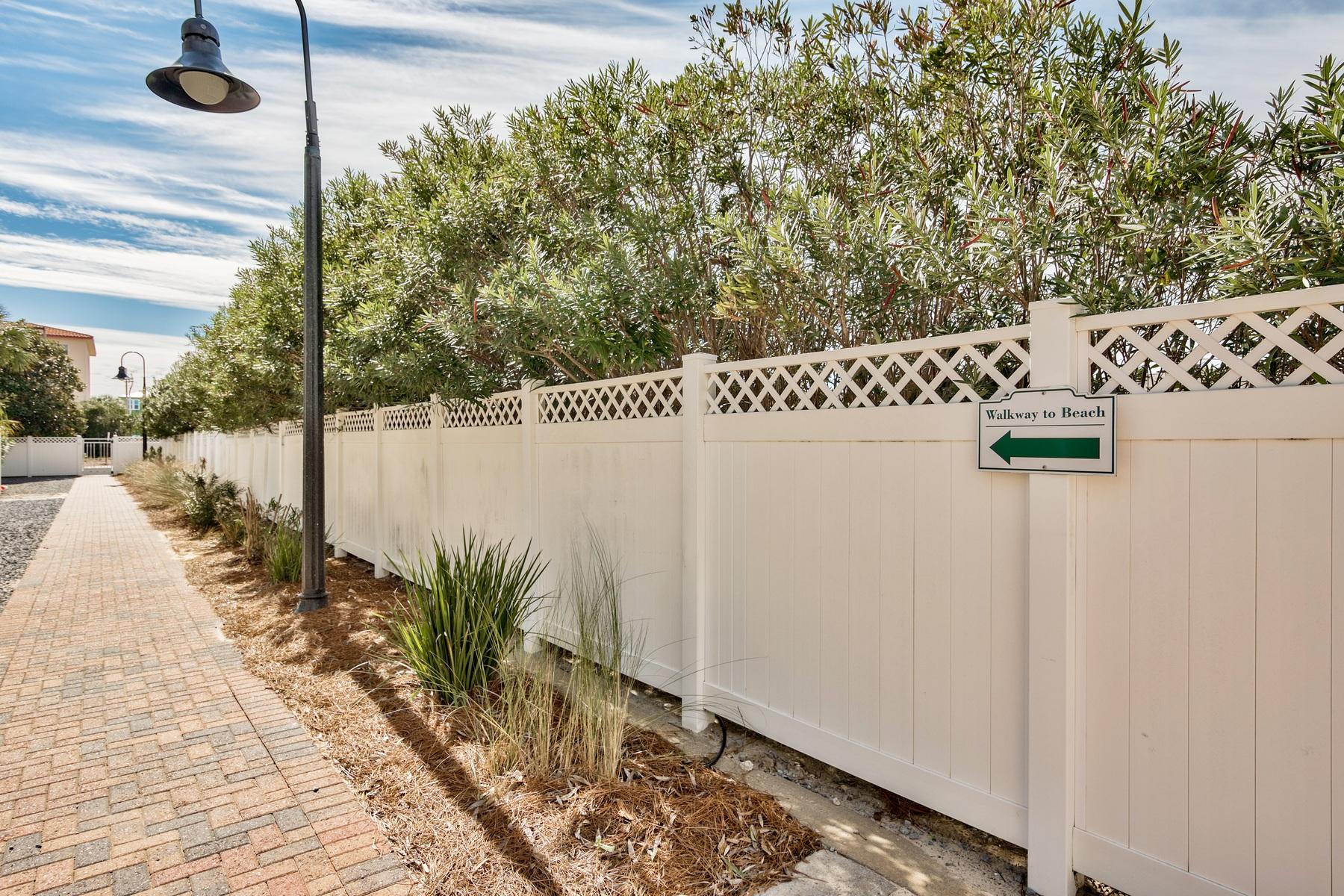 EMERALD WATERS VILLAGE - Residential