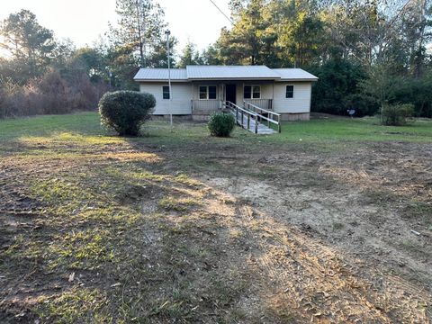 A home in DeFuniak Springs