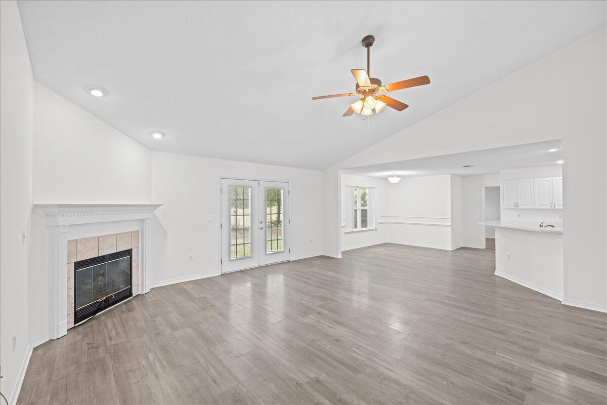 COUNTRY CLUB ESTATES 1 OF CRESTVIEW - Residential