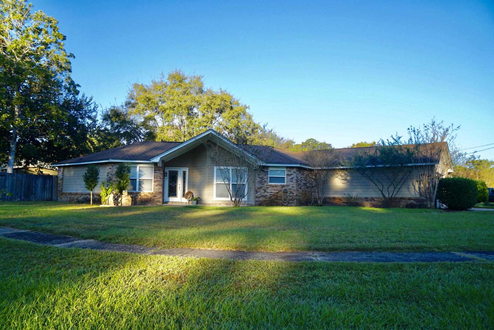 PINEWOOD ESTATES - Residential