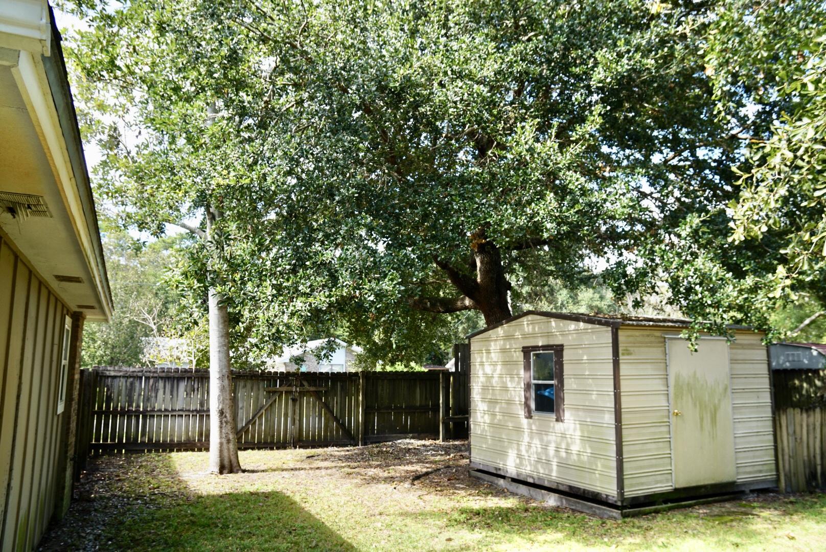 PINEWOOD ESTATES - Residential