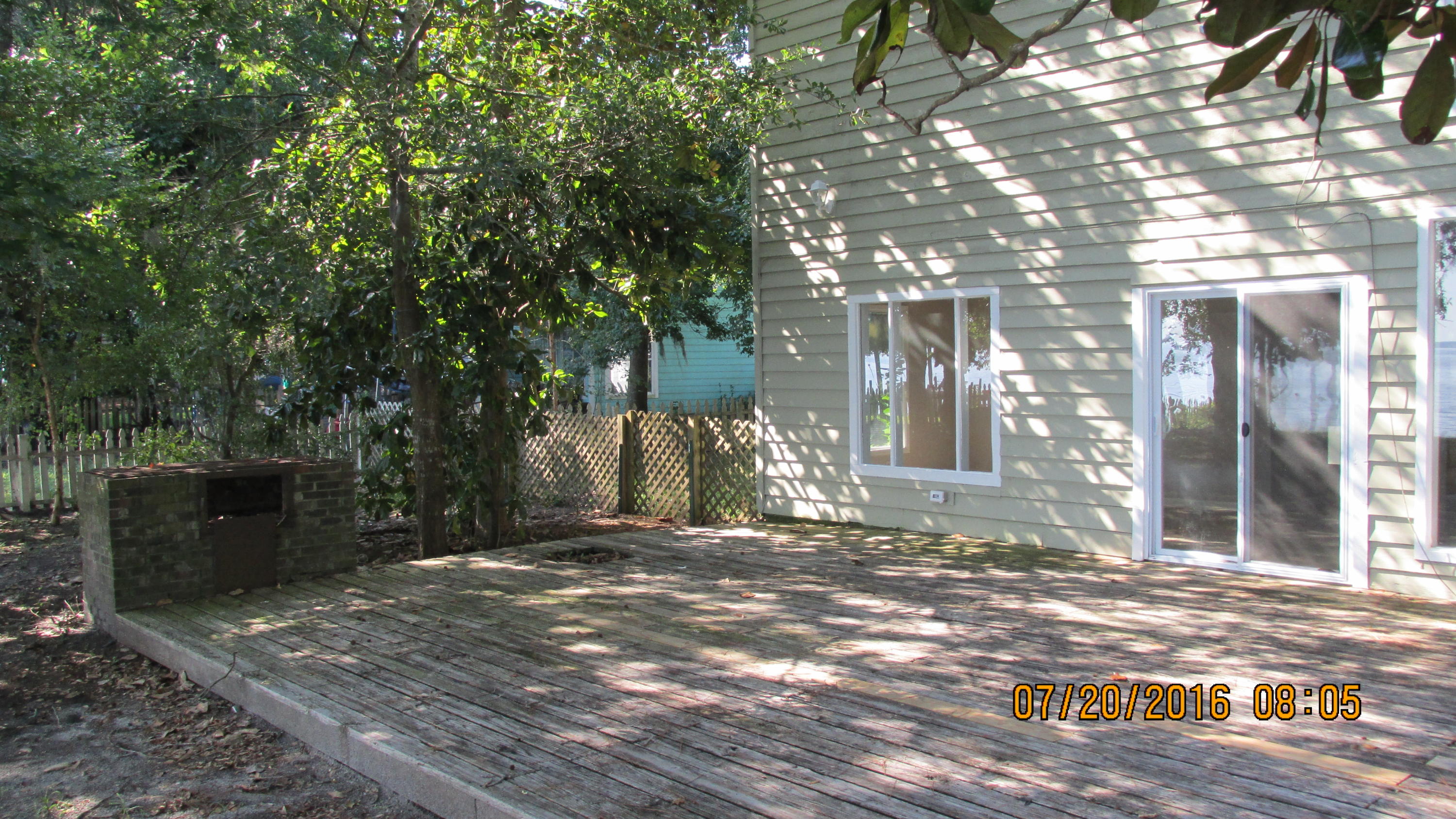 HUCK & TOMS - Residential Lease