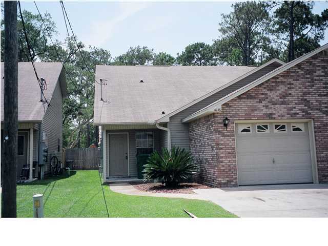 Convenient to both military bases. Open floor plan, master downstairs, ceramic tile, vaulted living room ceilings. All electric. No Pets and No Smoking!