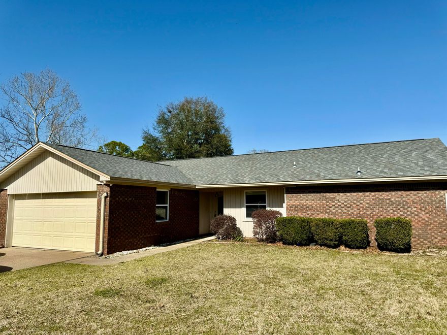 Beautifully renovated 3 bed, 2 bath home in the heart of Niceville.  Super easy commute to all the bases or Destin.  Nestled in a beautiful cul-de-sac street near all the shopping and entertainment.  SYSTEMS UPDATED -- 3/2024 New roof, 2017 HVAC, newer windows, 2019 water heater, vinyl siding, 2024 updated baths, newer LVP, and 2024 fenced back yard!