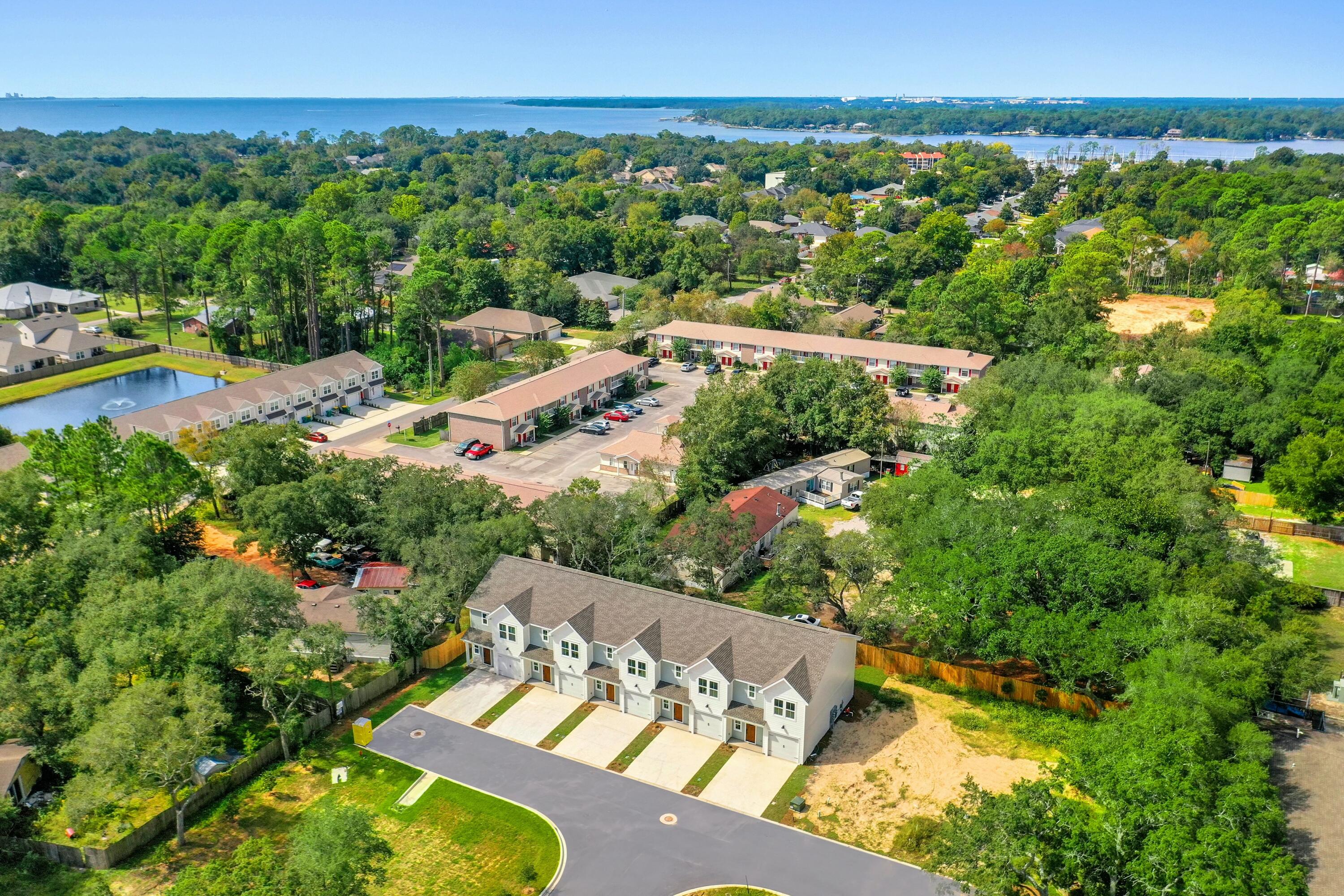 BAY BREEZE T/H - Residential
